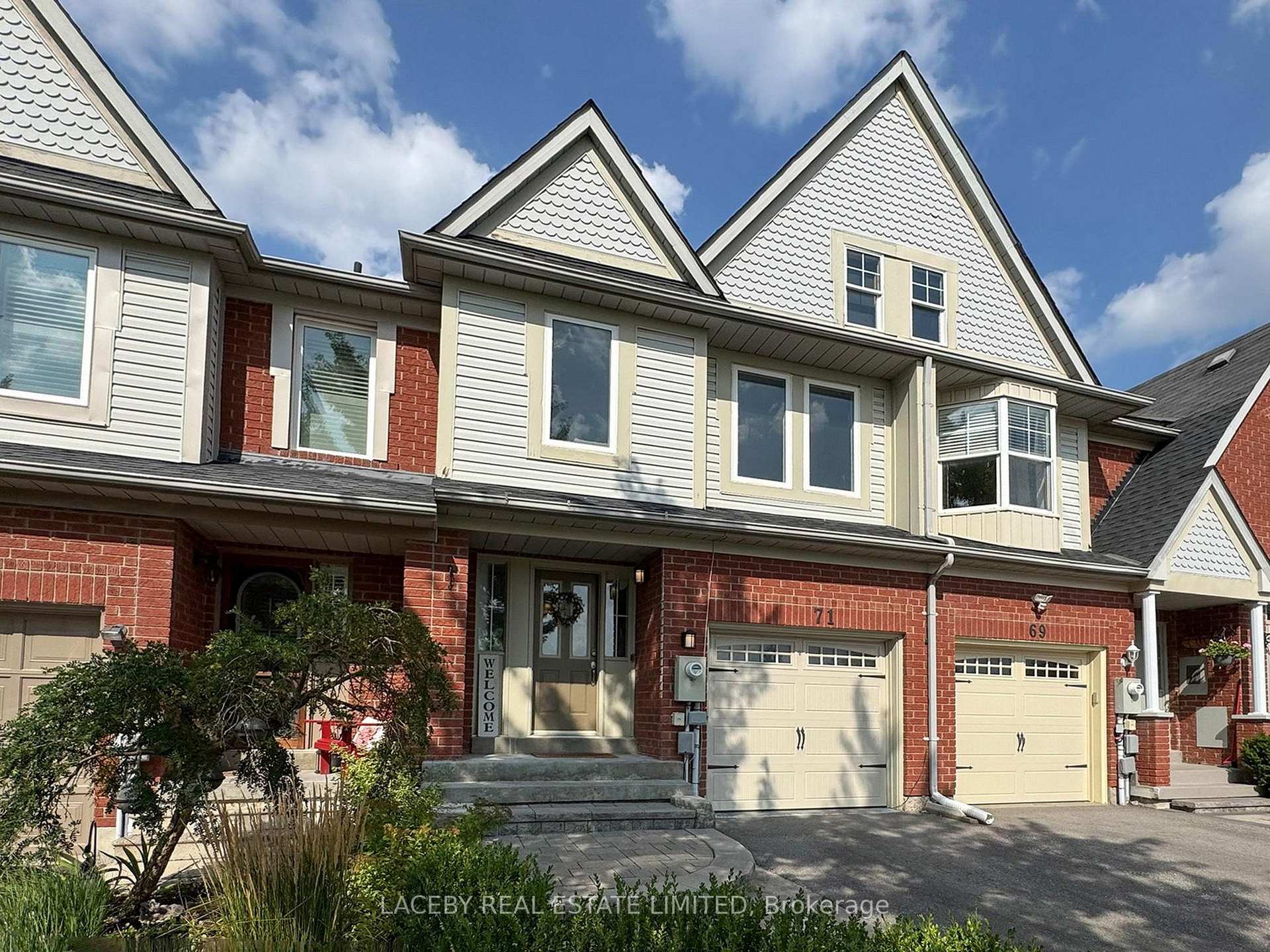 Photo 2 of 71 Hollandview Trail, Aurora, Bayview Wellington — HOMEH