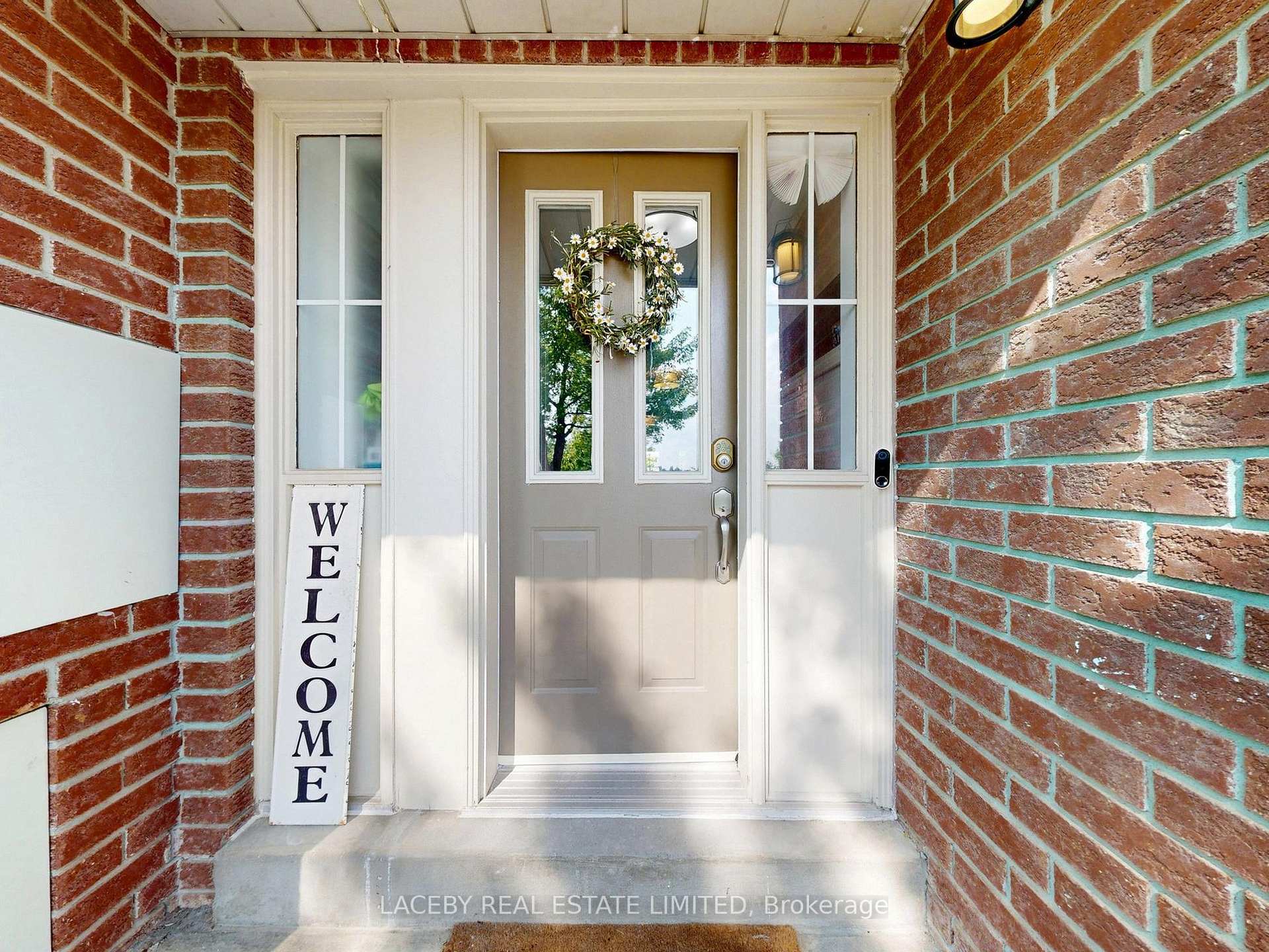 Photo 6 of 71 Hollandview Trail, Aurora, Bayview Wellington — HOMEH