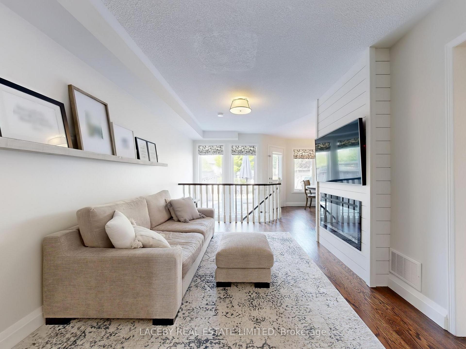 Photo 4 of 71 Hollandview Trail, Aurora, Bayview Wellington — HOMEH