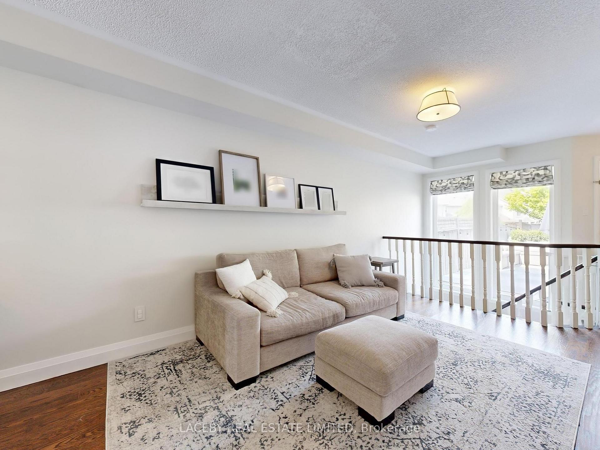 Photo 5 of 71 Hollandview Trail, Aurora, Bayview Wellington — HOMEH