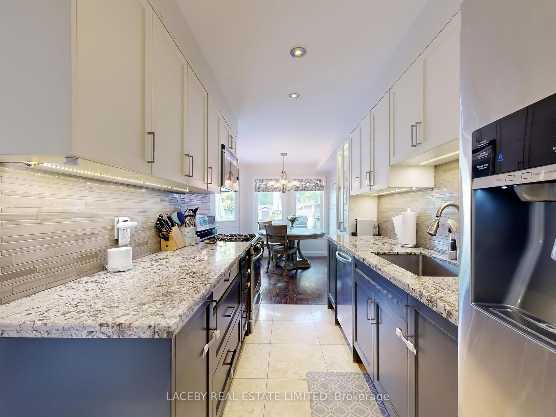 Photo 7 of 71 Hollandview Trail, Aurora, Bayview Wellington — HOMEH