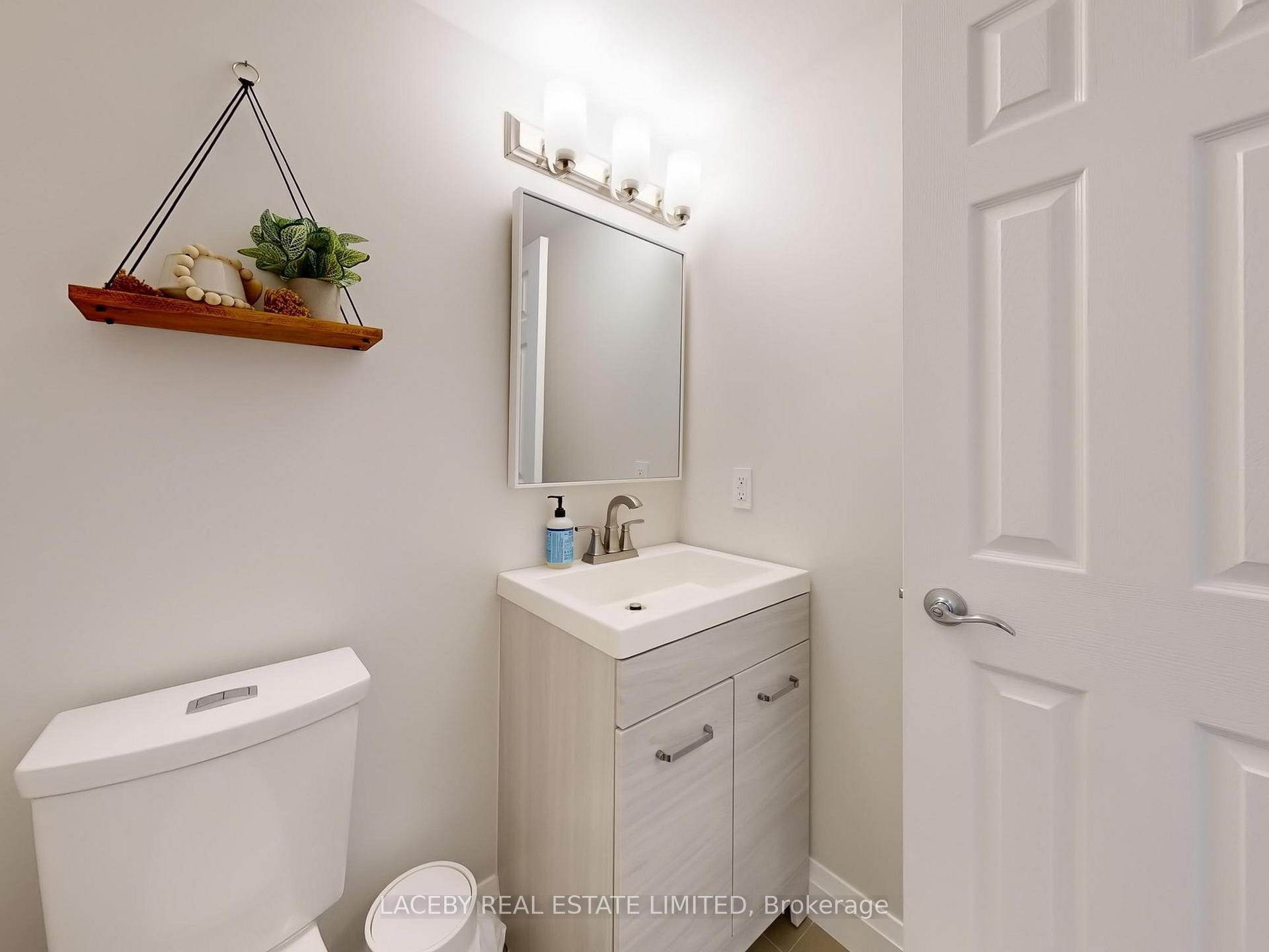 Photo 14 of 71 Hollandview Trail, Aurora, Bayview Wellington — HOMEH