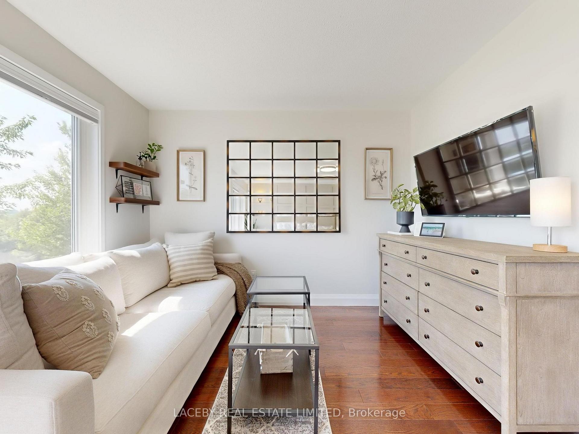 Photo 16 of 71 Hollandview Trail, Aurora, Bayview Wellington — HOMEH