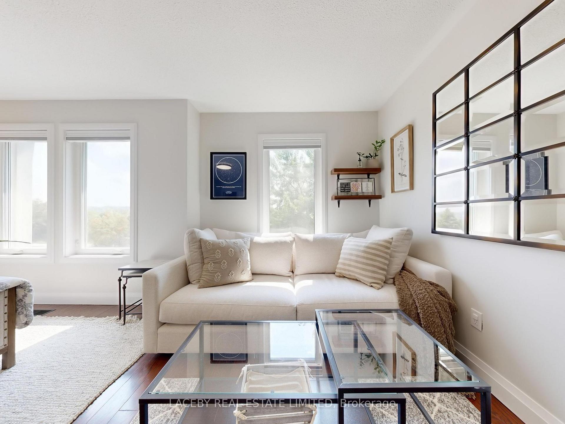 Photo 17 of 71 Hollandview Trail, Aurora, Bayview Wellington — HOMEH