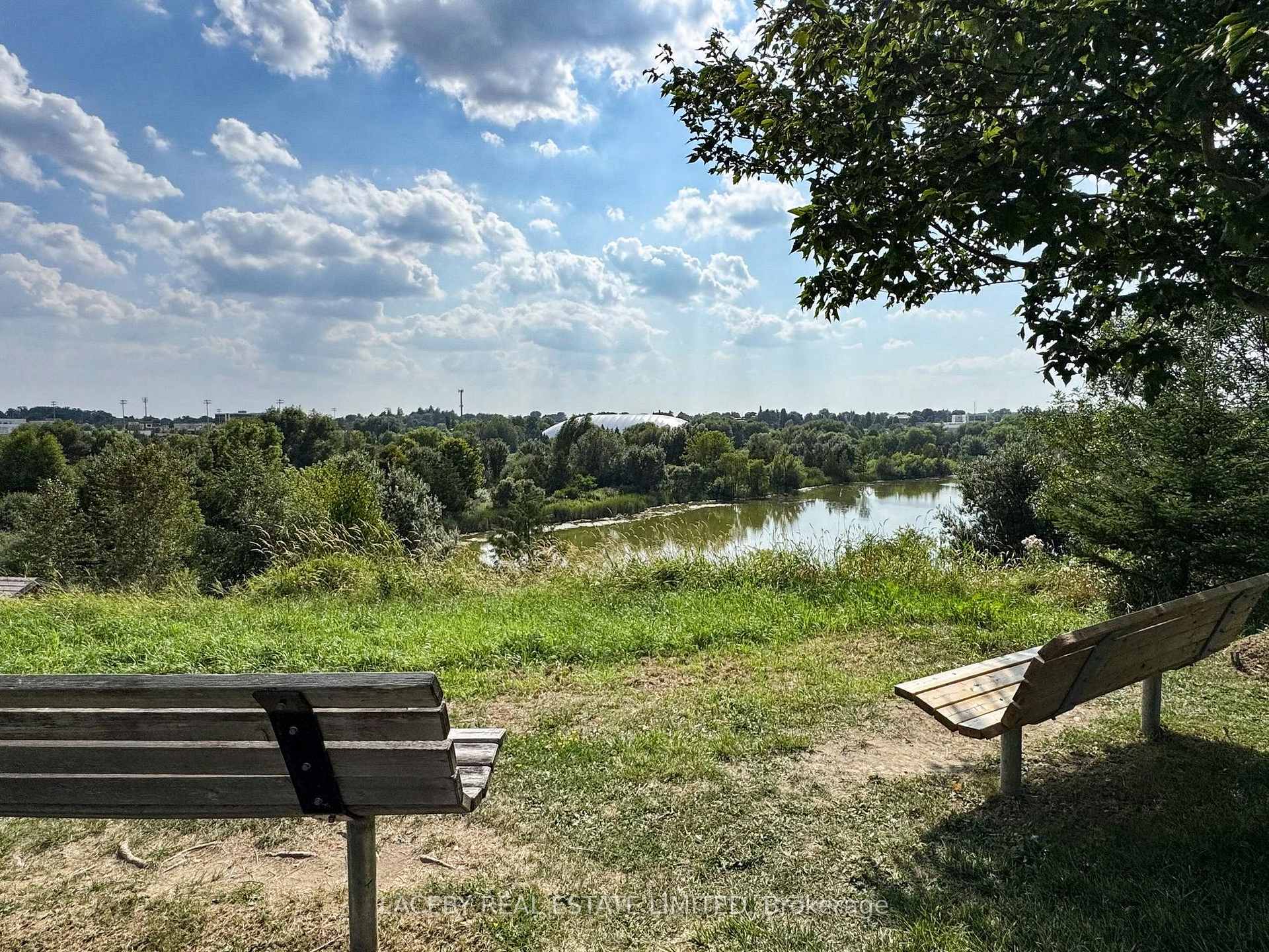 Photo 44 of 71 Hollandview Trail, Aurora, Bayview Wellington — HOMEH