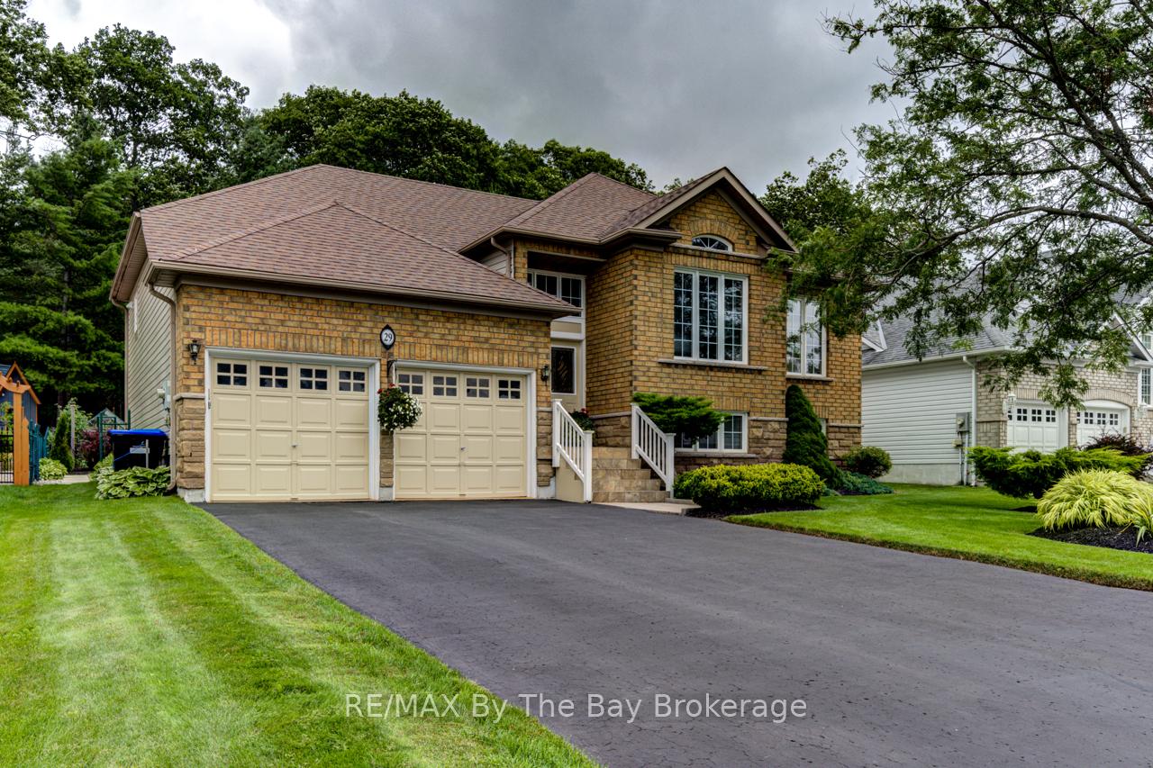 Photo 2 of 29 Cranberry Heights, Wasaga Beach — HOMEH