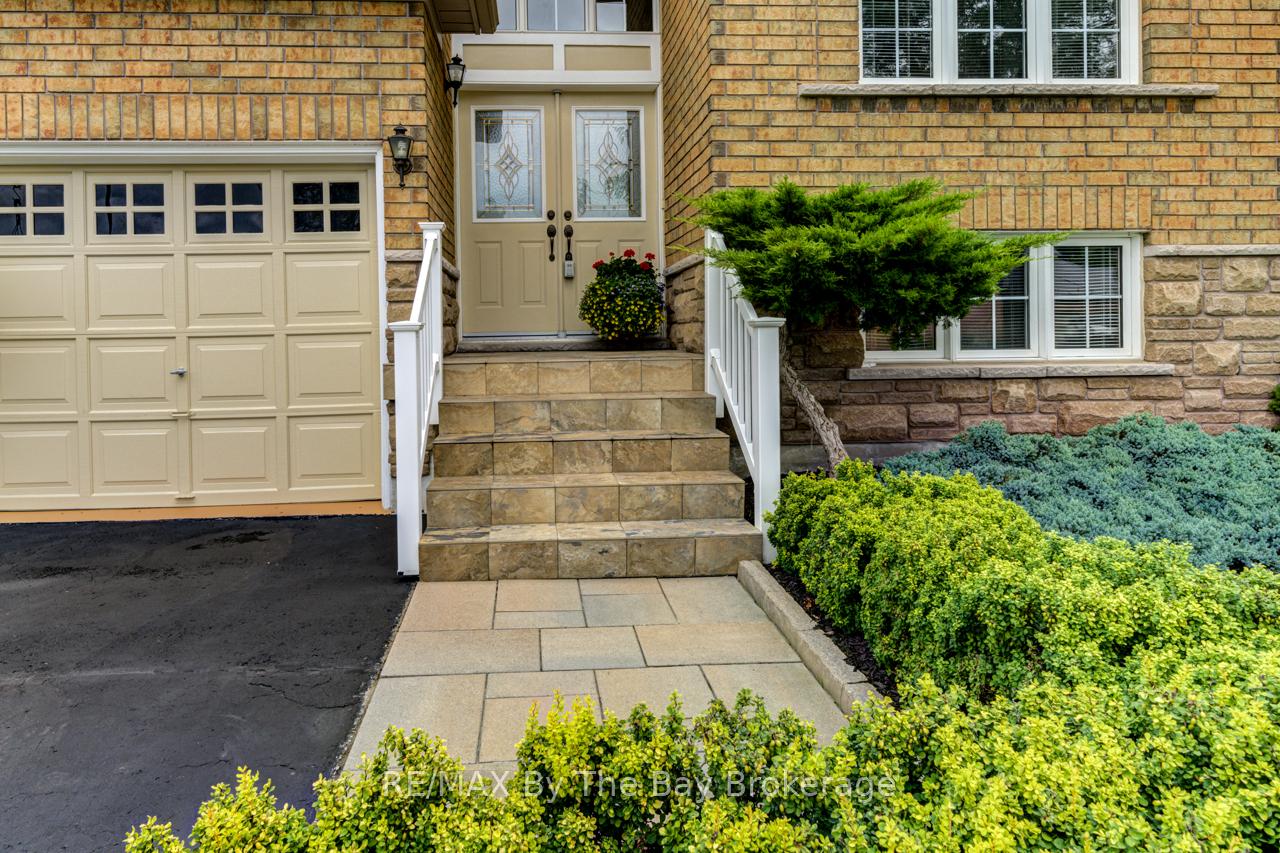 Photo 3 of 29 Cranberry Heights, Wasaga Beach — HOMEH