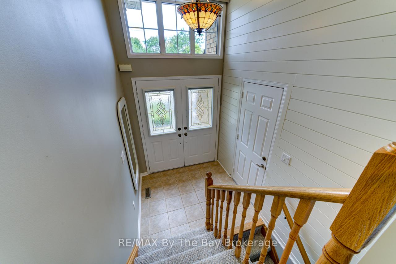 Photo 5 of 29 Cranberry Heights, Wasaga Beach — HOMEH
