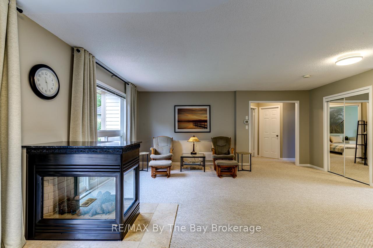Photo 7 of 29 Cranberry Heights, Wasaga Beach — HOMEH