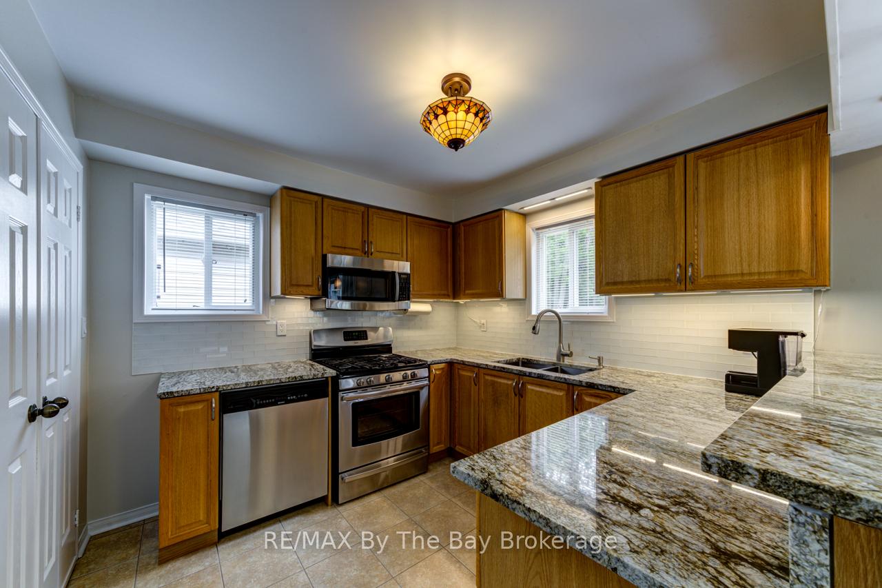 Photo 14 of 29 Cranberry Heights, Wasaga Beach — HOMEH