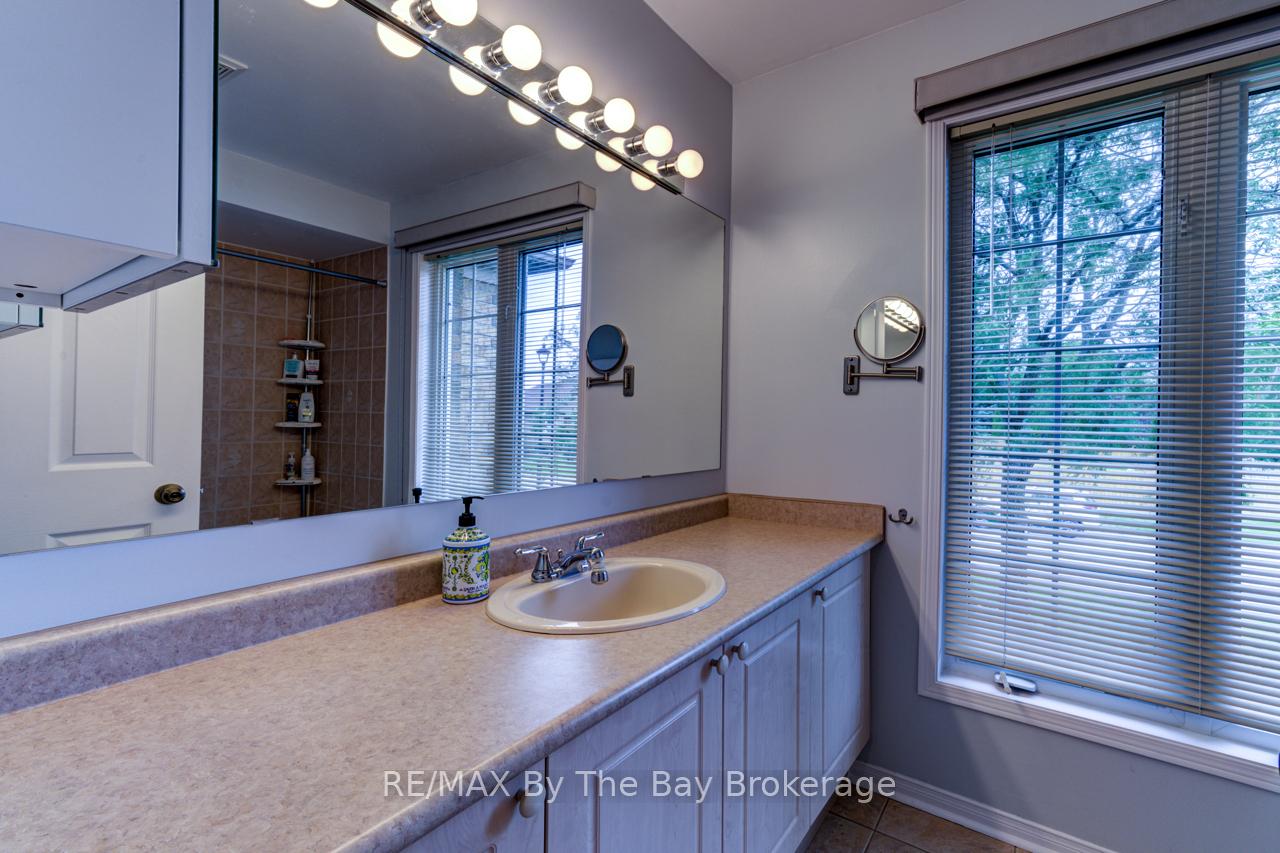 Photo 19 of 29 Cranberry Heights, Wasaga Beach — HOMEH