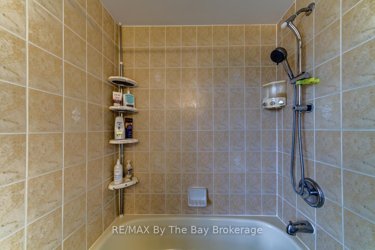 Photo 20 of 29 Cranberry Heights, Wasaga Beach — HOMEH