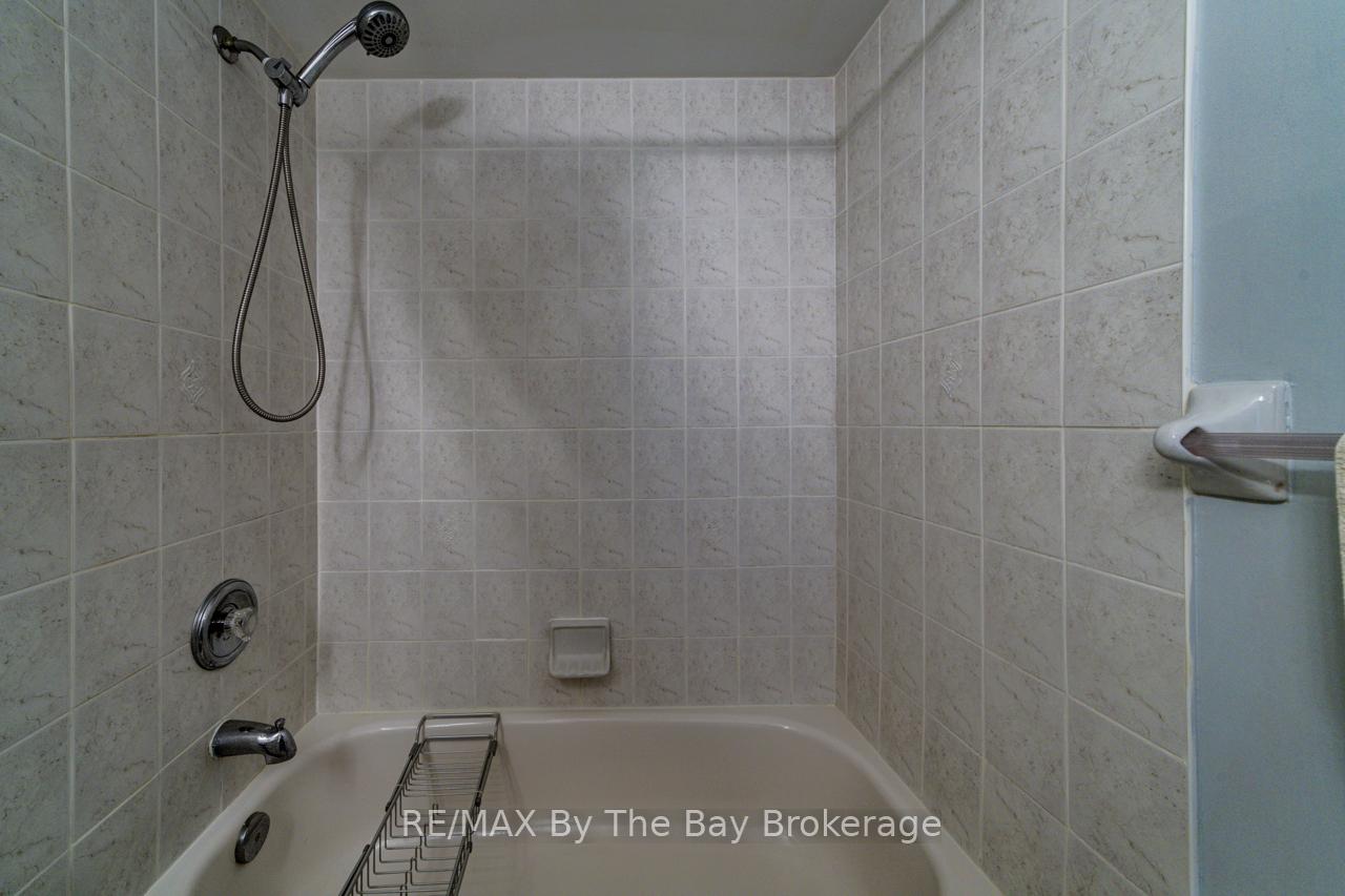 Photo 22 of 29 Cranberry Heights, Wasaga Beach — HOMEH
