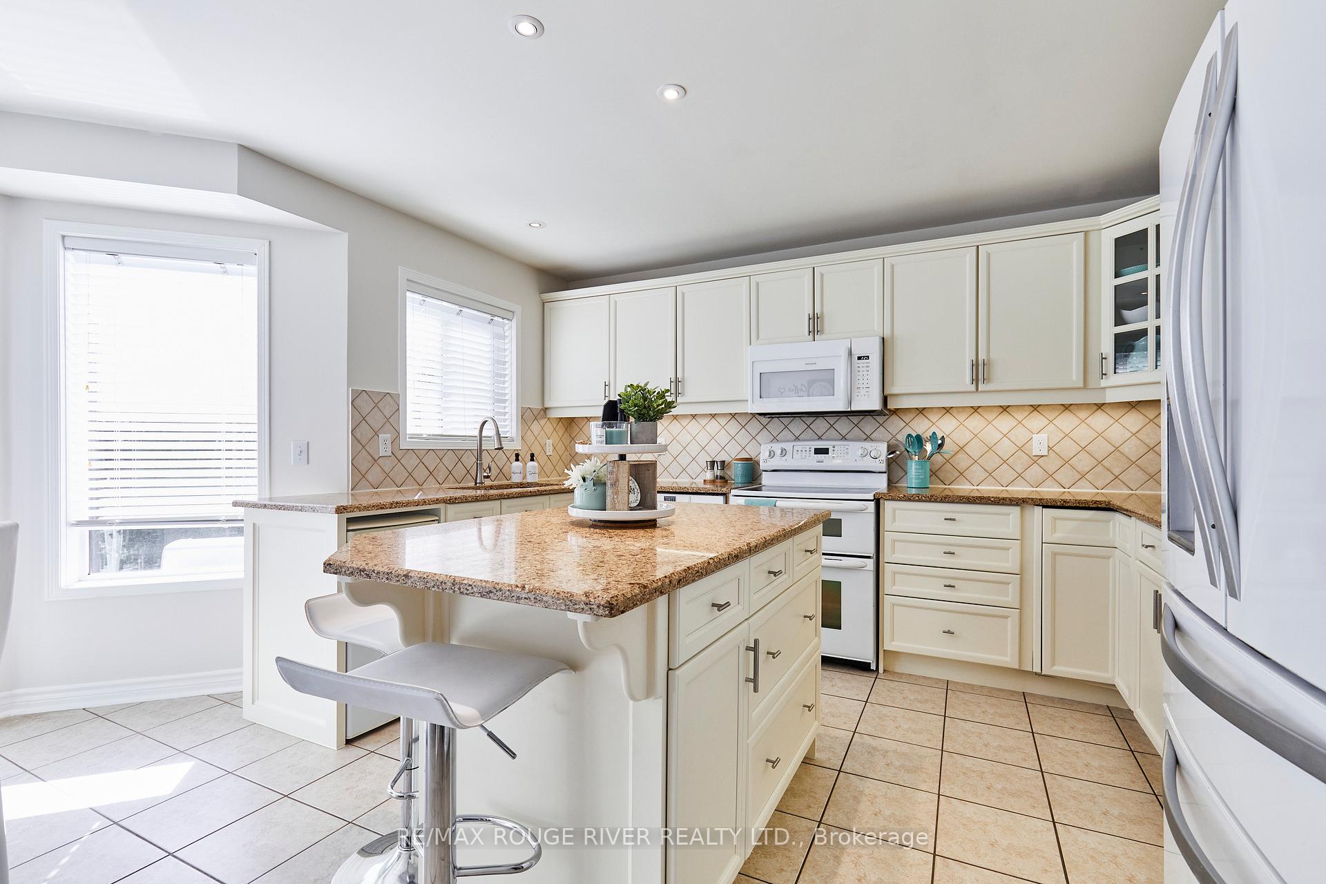Photo 3 of 25 Constance Drive, Whitby, Williamsburg — HOMEH