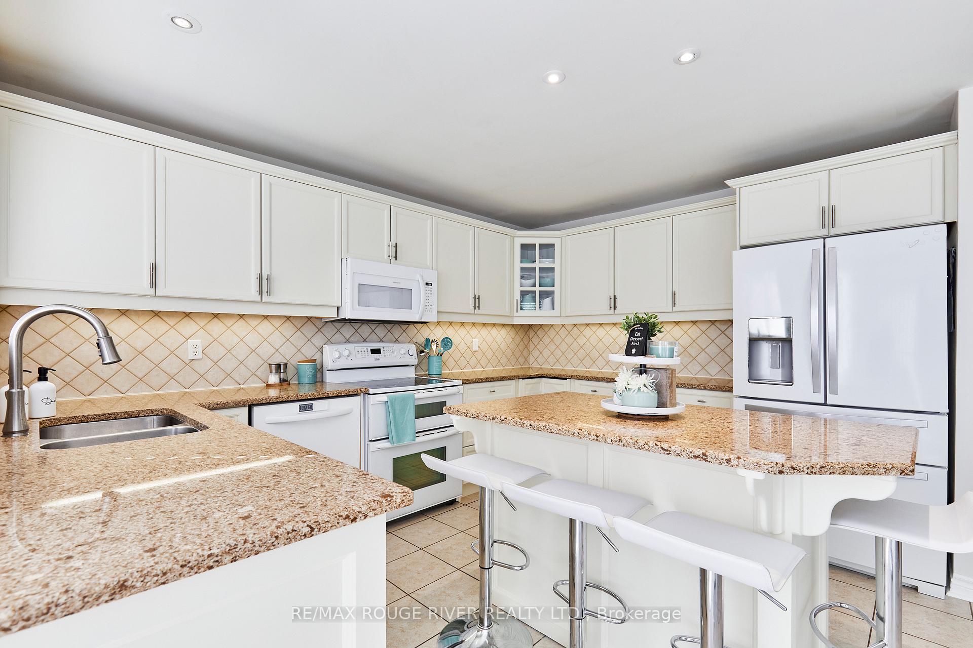 Photo 4 of 25 Constance Drive, Whitby, Williamsburg — HOMEH