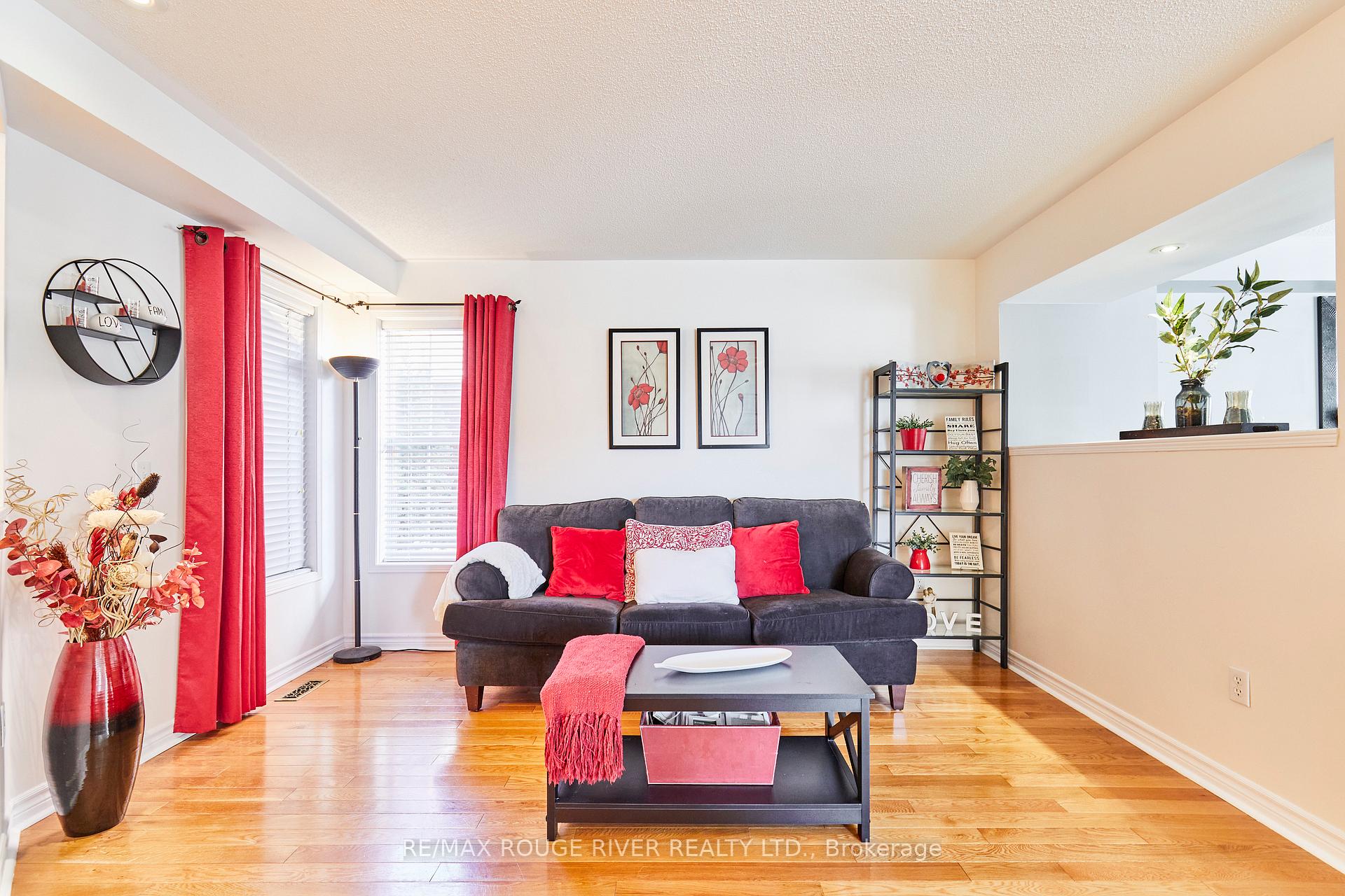 Photo 10 of 25 Constance Drive, Whitby, Williamsburg — HOMEH