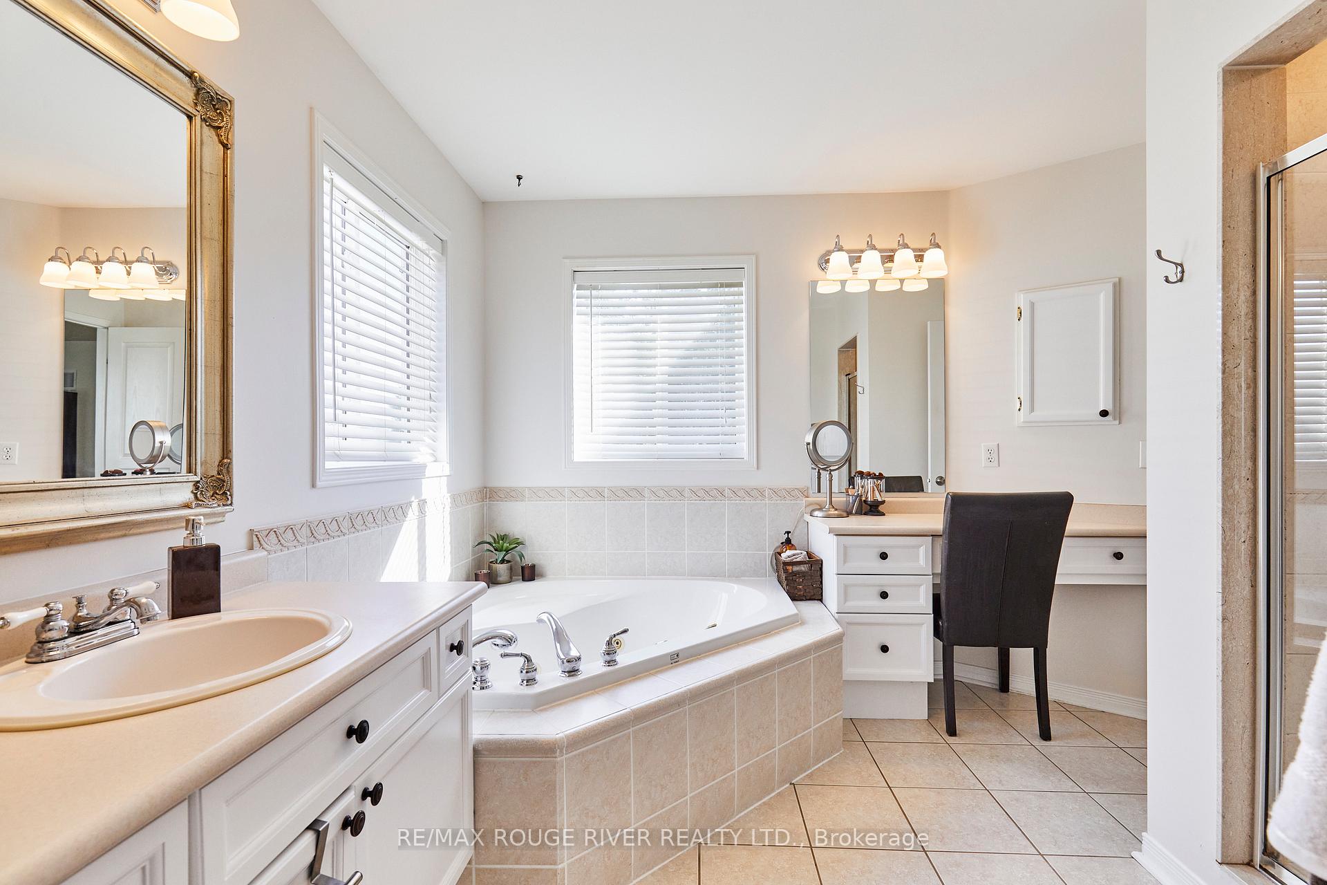 Photo 16 of 25 Constance Drive, Whitby, Williamsburg — HOMEH