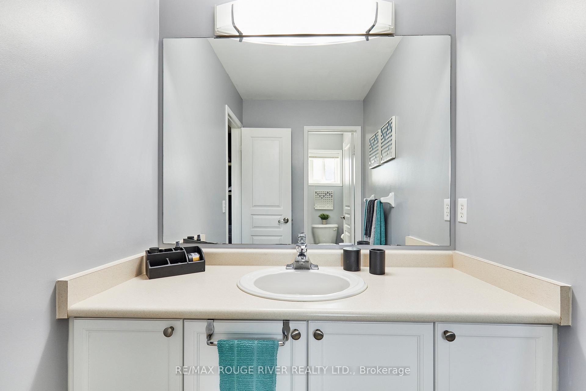 Photo 18 of 25 Constance Drive, Whitby, Williamsburg — HOMEH