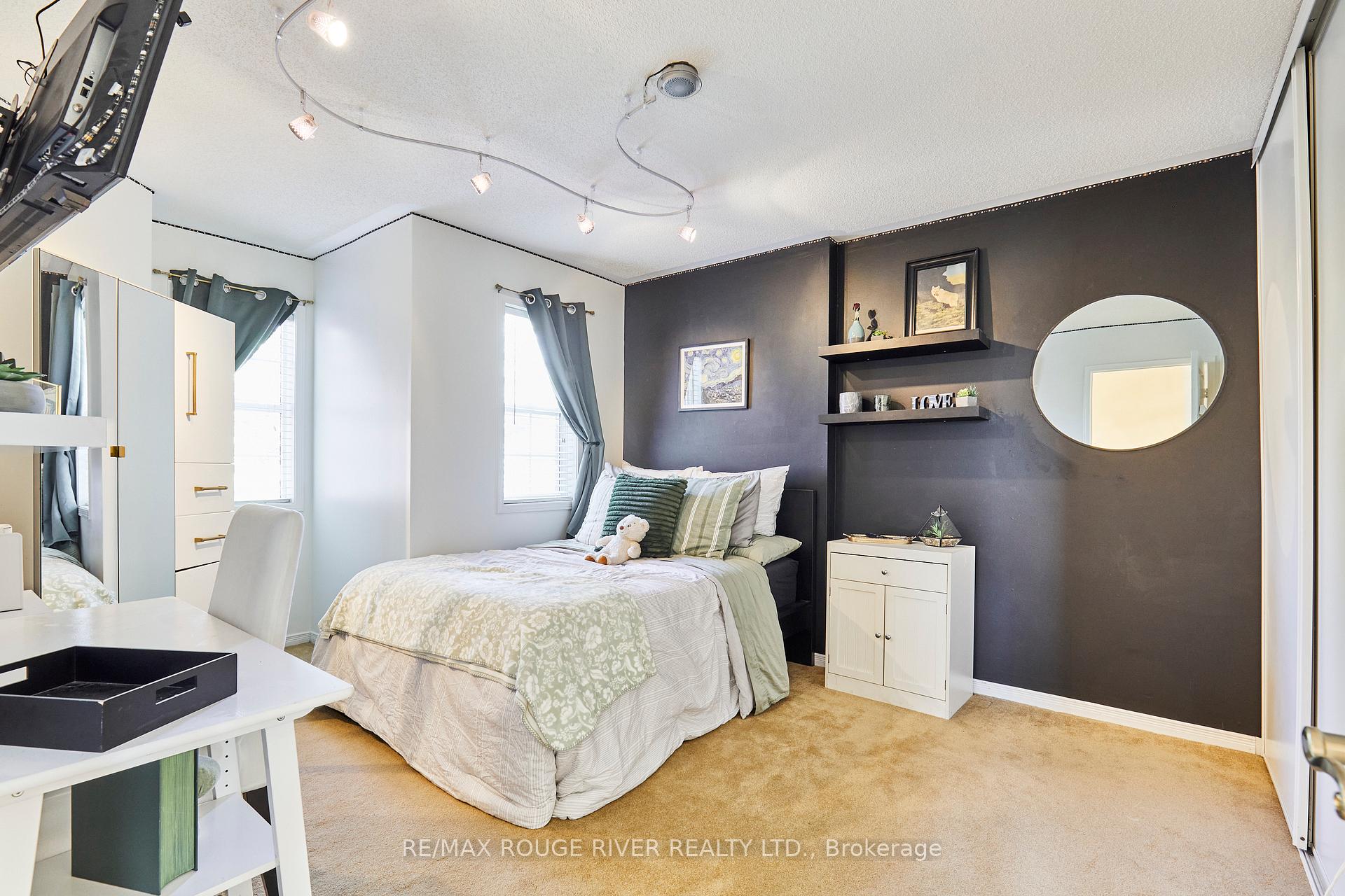 Photo 19 of 25 Constance Drive, Whitby, Williamsburg — HOMEH