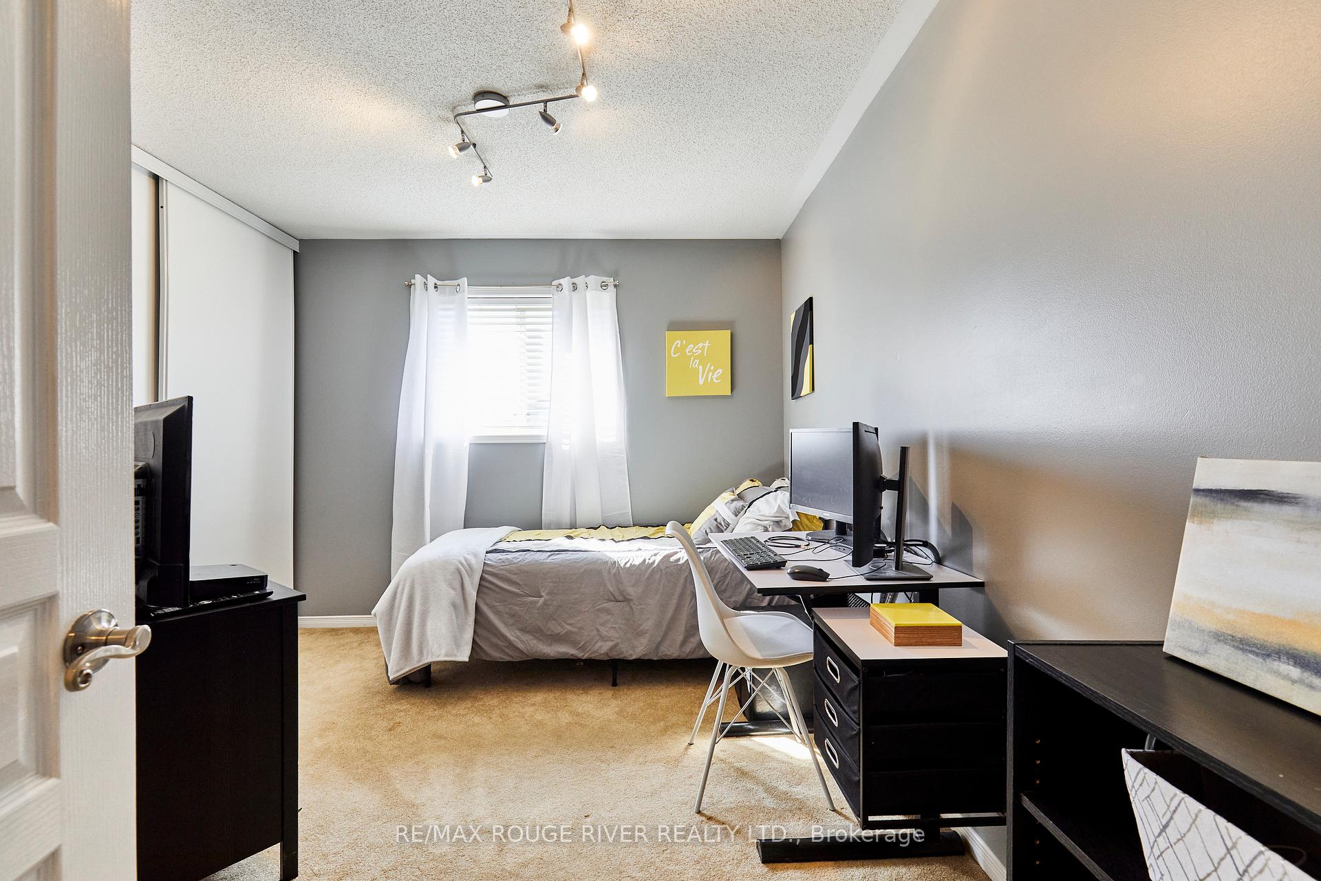 Photo 20 of 25 Constance Drive, Whitby, Williamsburg — HOMEH
