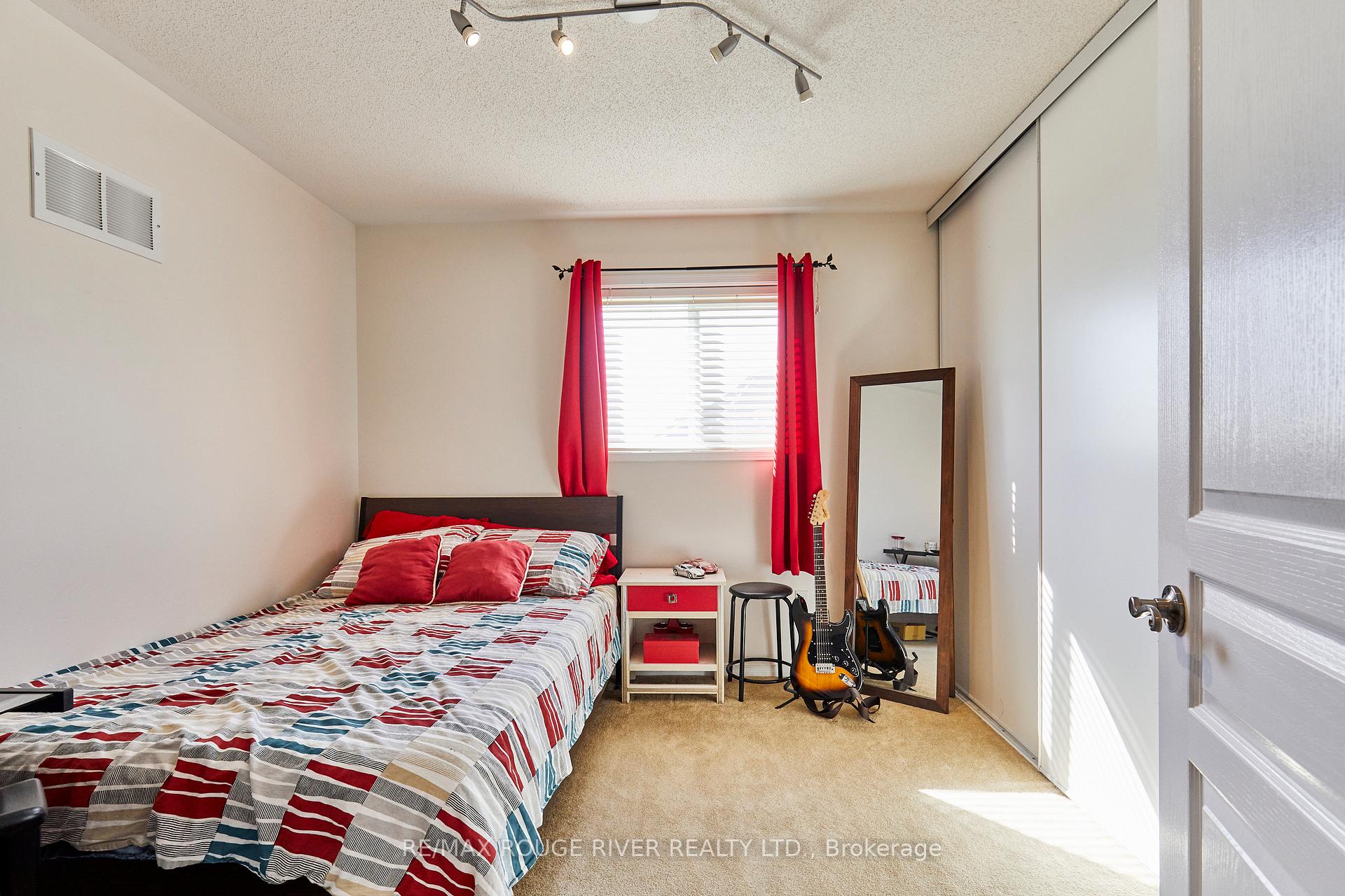 Photo 21 of 25 Constance Drive, Whitby, Williamsburg — HOMEH