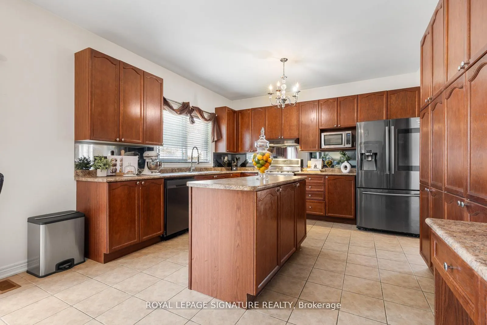 Photo 8 of 10 Goodhart Crescent, Ajax, Northwest Ajax — HOMEH