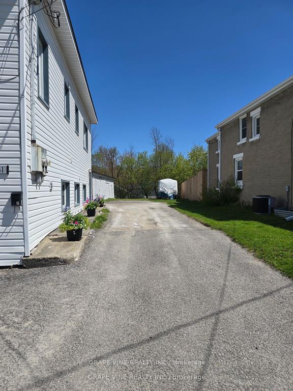 Photo 3 of 261 Elgin Street W, Arnprior — HOMEH