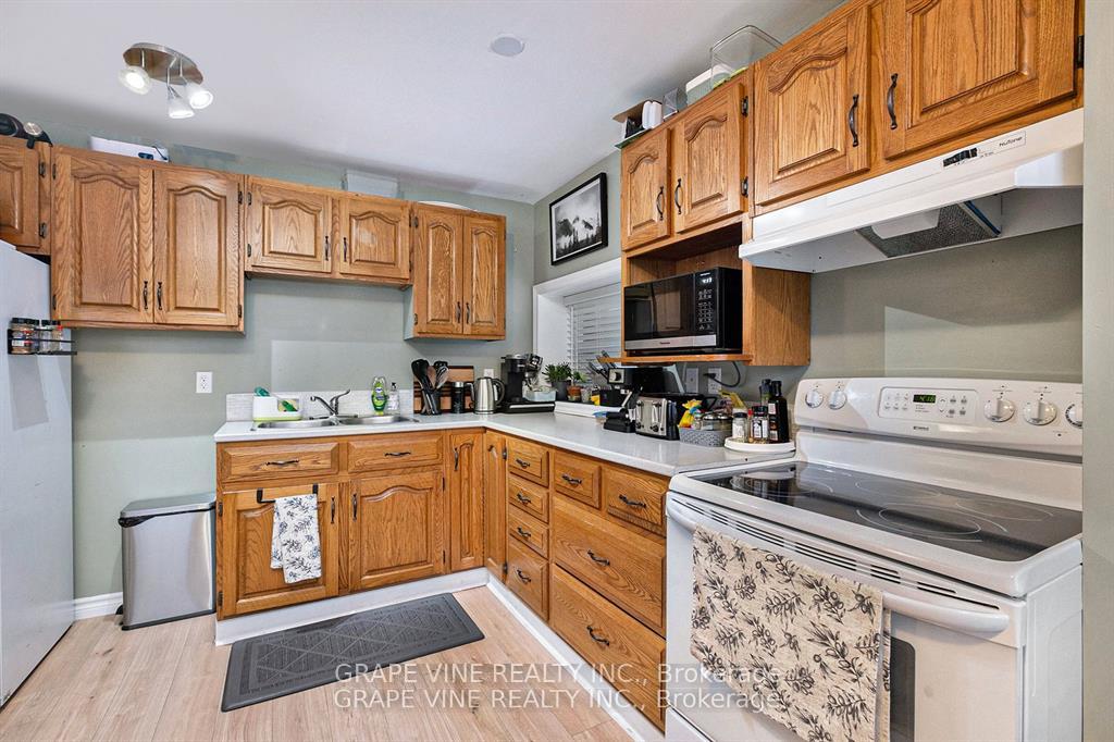 Photo 10 of 261 Elgin Street W, Arnprior — HOMEH
