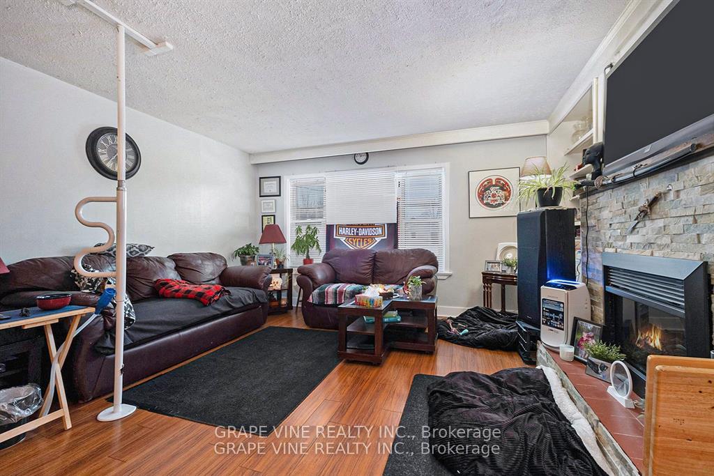 Photo 17 of 261 Elgin Street W, Arnprior — HOMEH