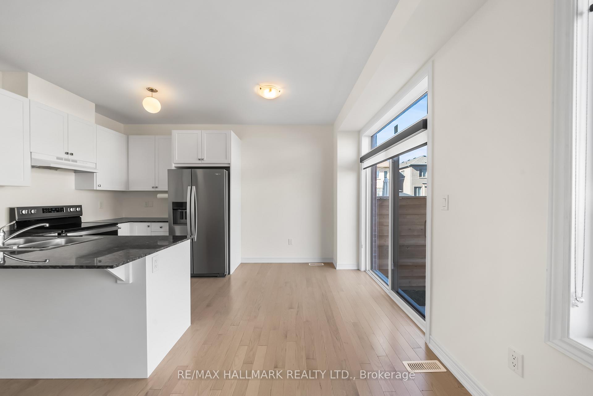 Photo 8 of 581 Barons Street, Vaughan, Kleinburg — HOMEH