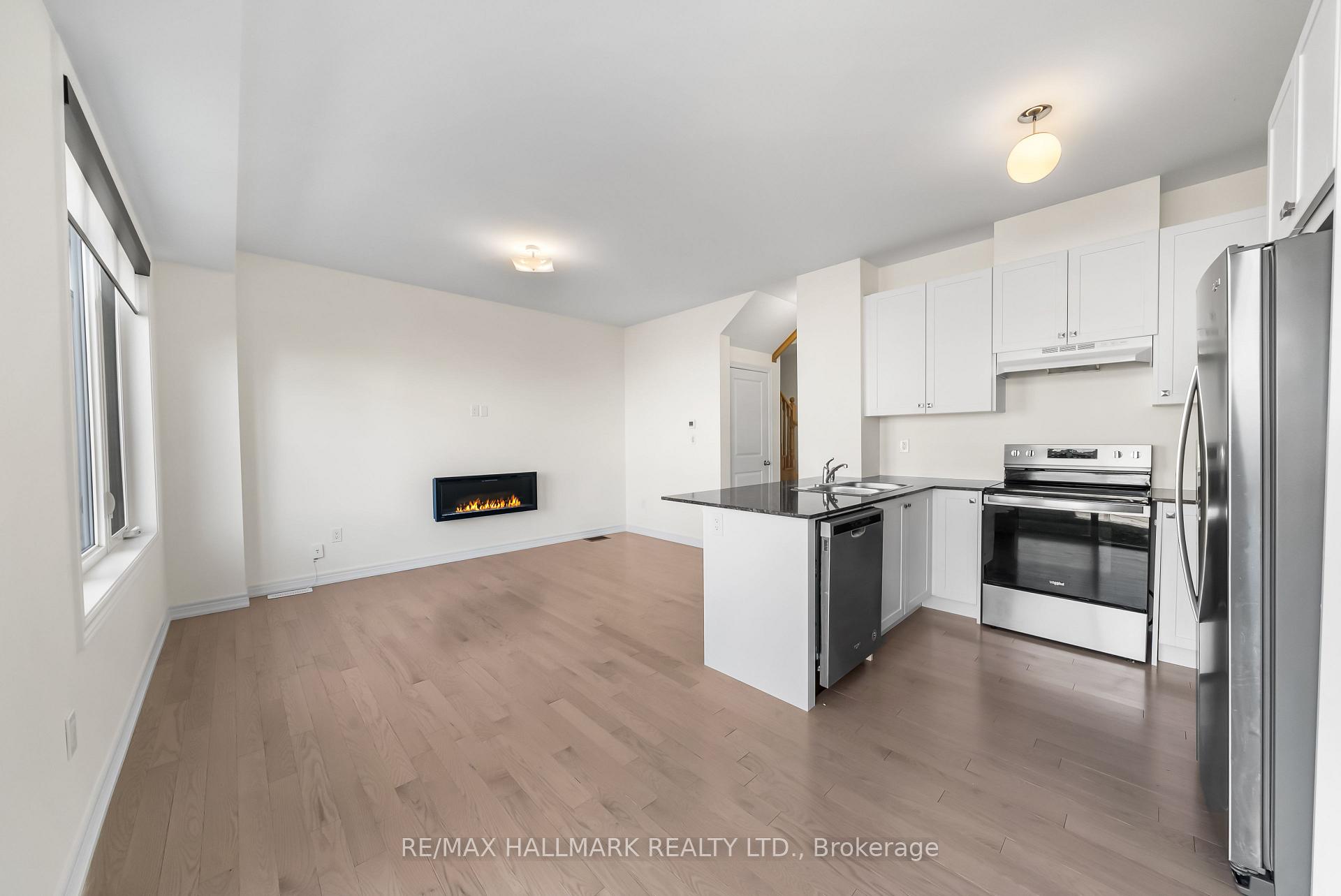 Photo 10 of 581 Barons Street, Vaughan, Kleinburg — HOMEH