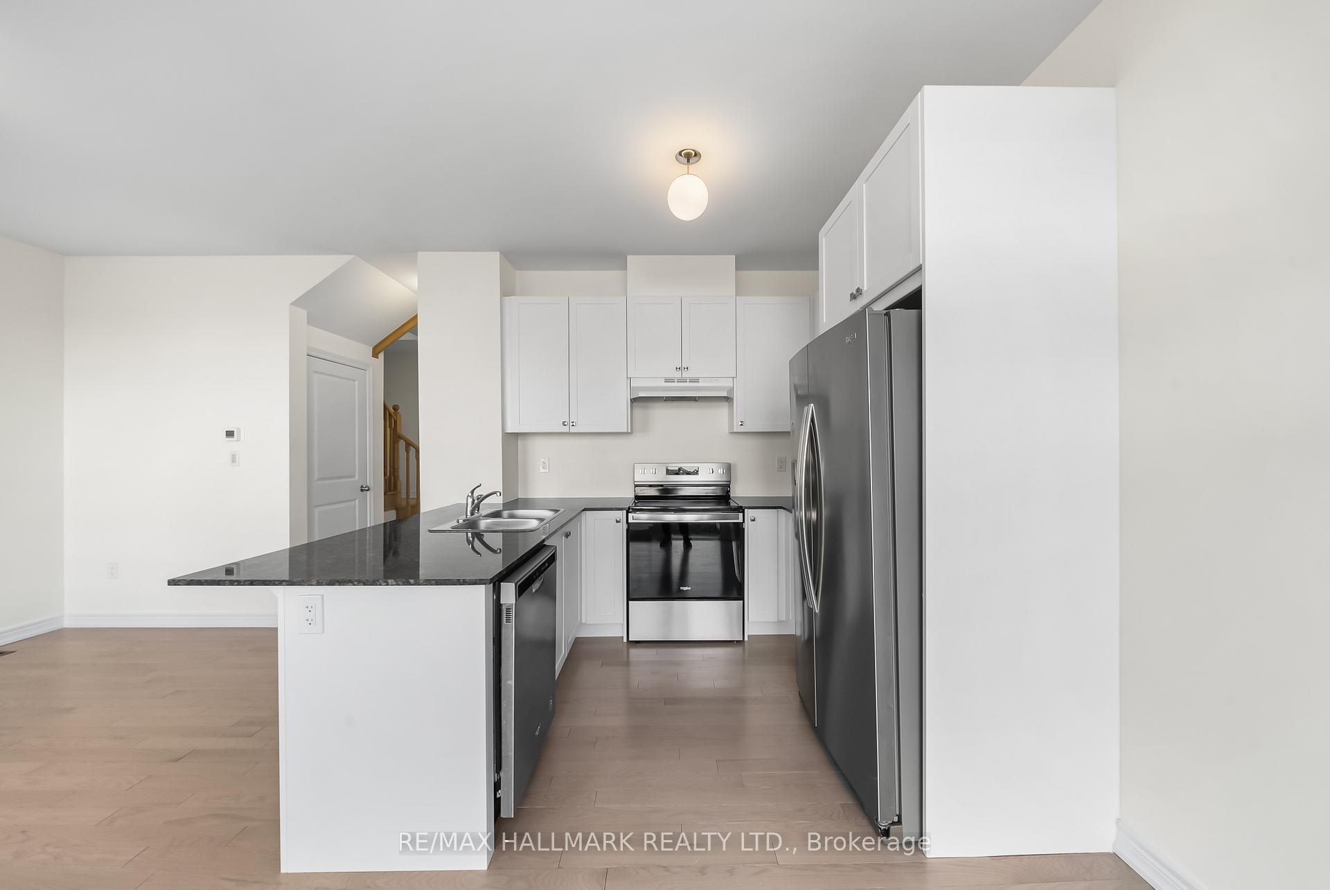 Photo 11 of 581 Barons Street, Vaughan, Kleinburg — HOMEH