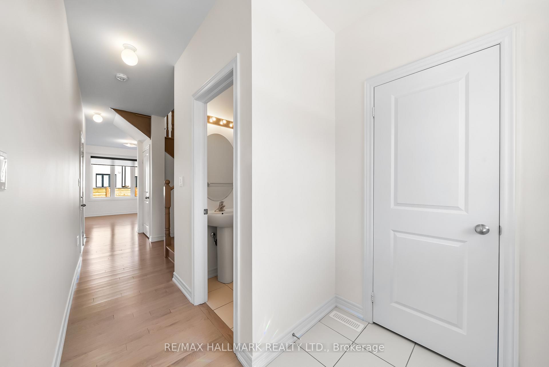 Photo 13 of 581 Barons Street, Vaughan, Kleinburg — HOMEH