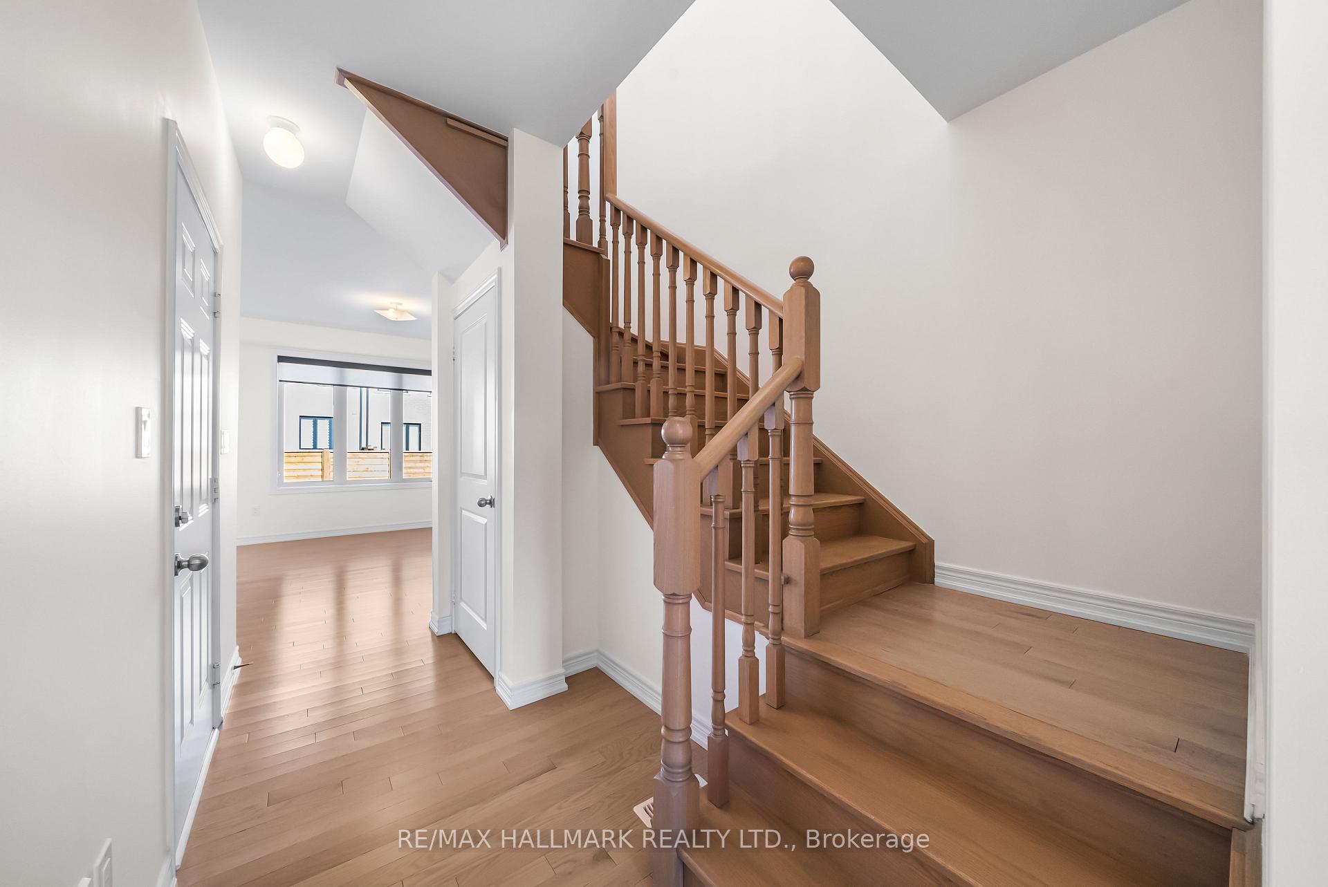 Photo 15 of 581 Barons Street, Vaughan, Kleinburg — HOMEH