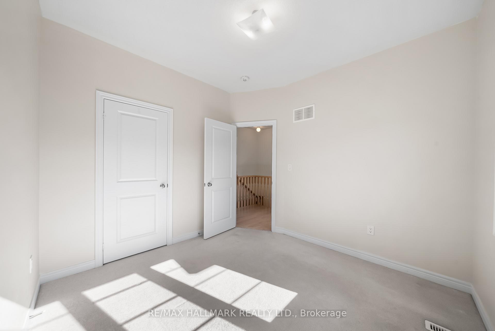 Photo 24 of 581 Barons Street, Vaughan, Kleinburg — HOMEH