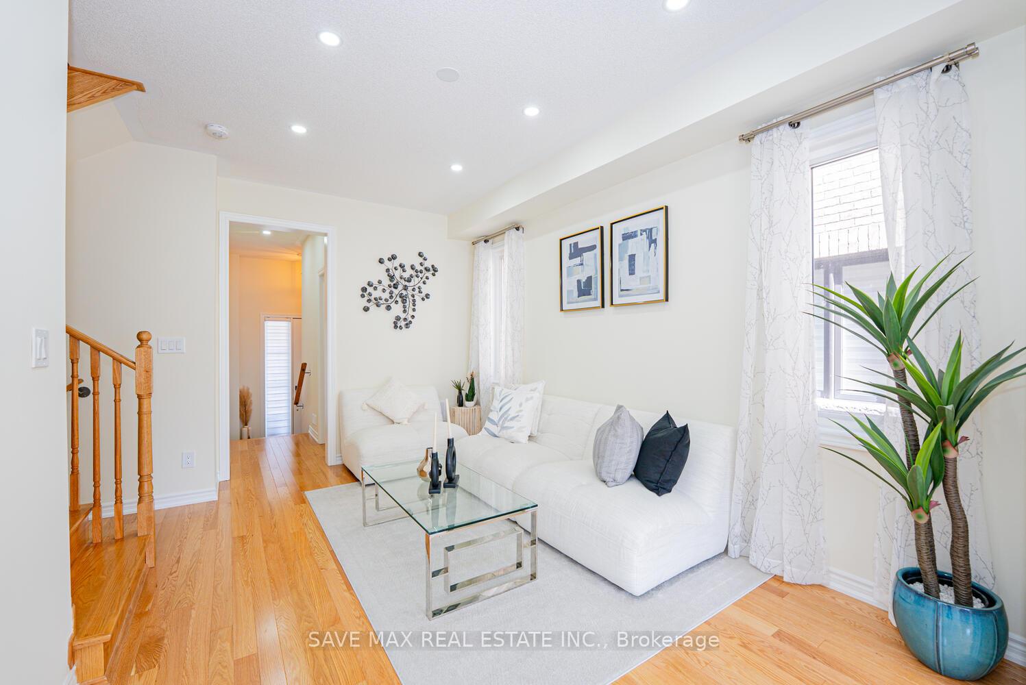 Photo 11 of 41 Closson Drive, Whitby, Rural Whitby — HOMEH