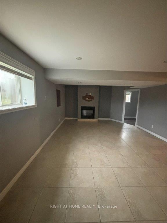 Photo 3 of 2320 Gatwick Avenue, Windsor — HOMEH