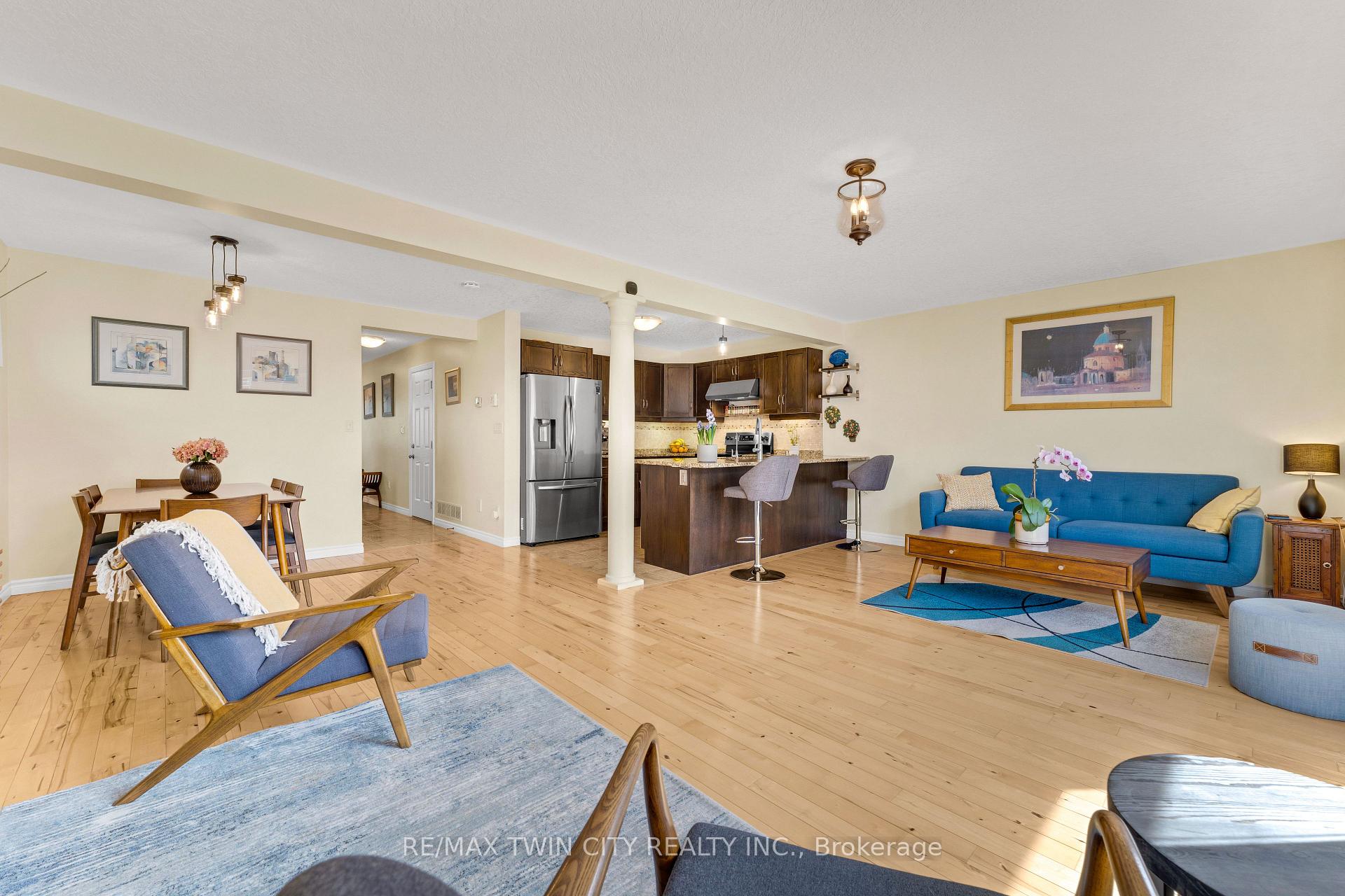 Photo 4 of 572 Altheim Crescent, Waterloo — HOMEH