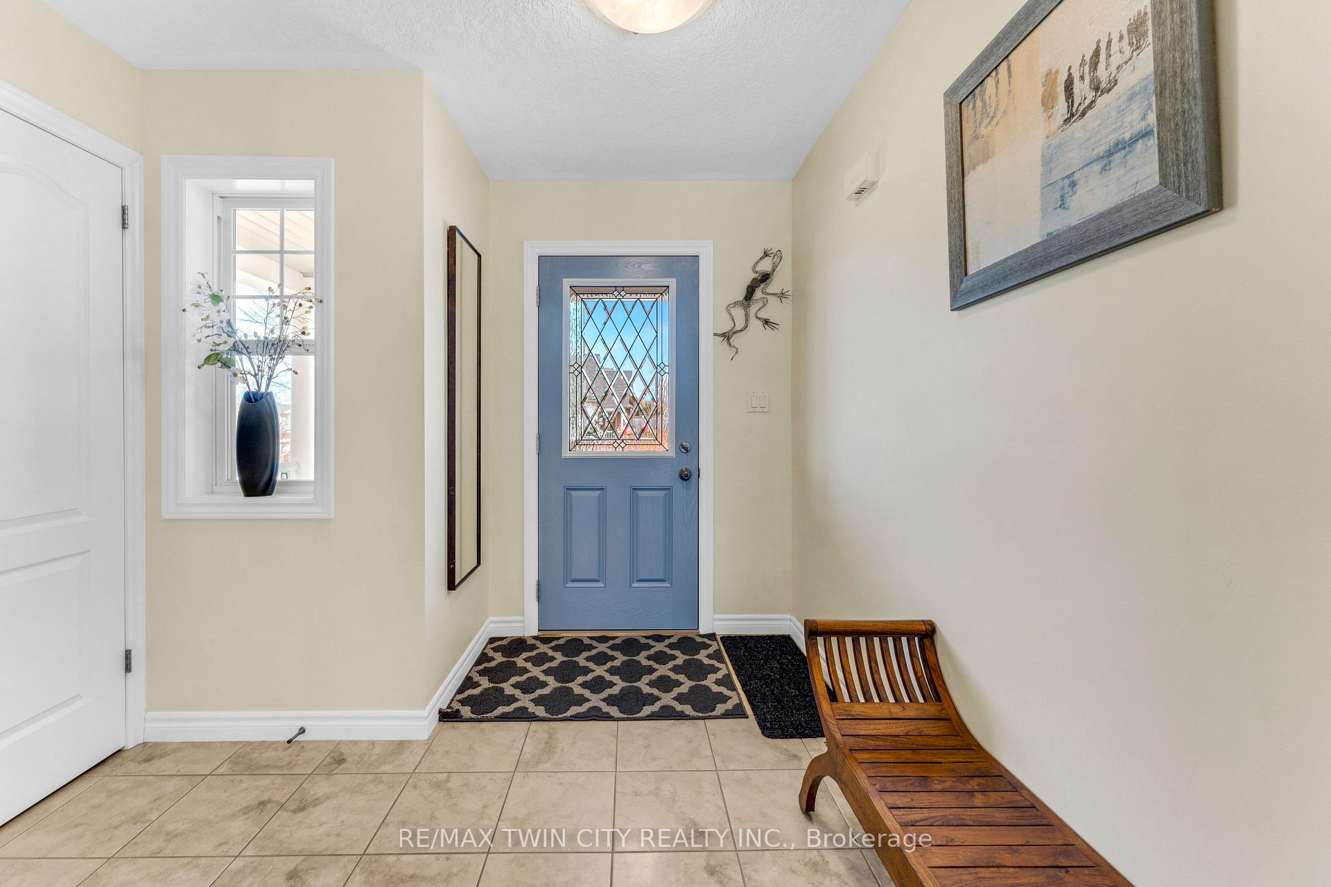 Photo 5 of 572 Altheim Crescent, Waterloo — HOMEH