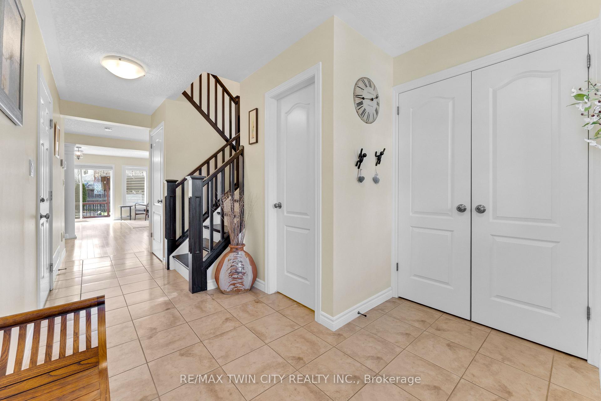 Photo 6 of 572 Altheim Crescent, Waterloo — HOMEH