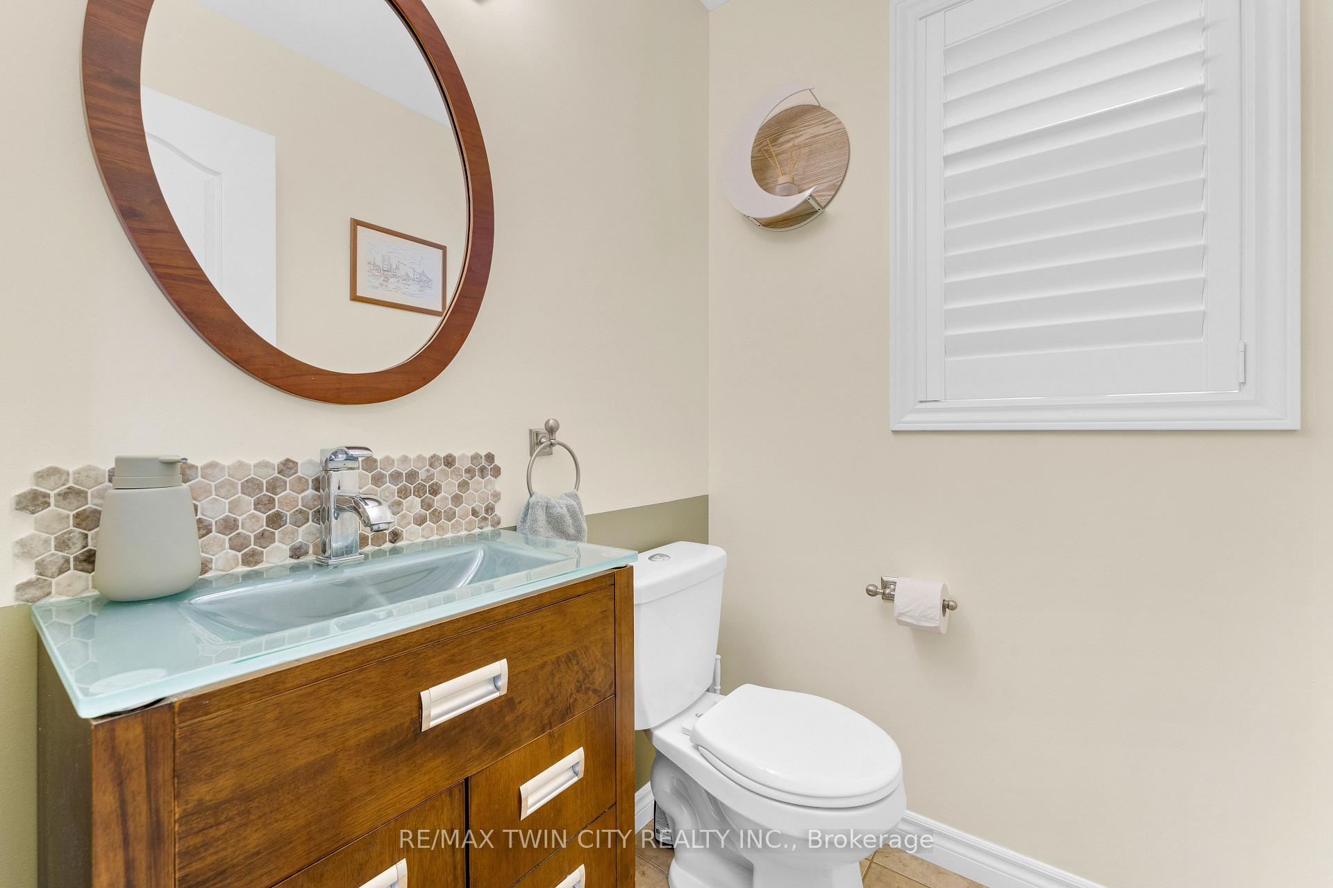 Photo 7 of 572 Altheim Crescent, Waterloo — HOMEH