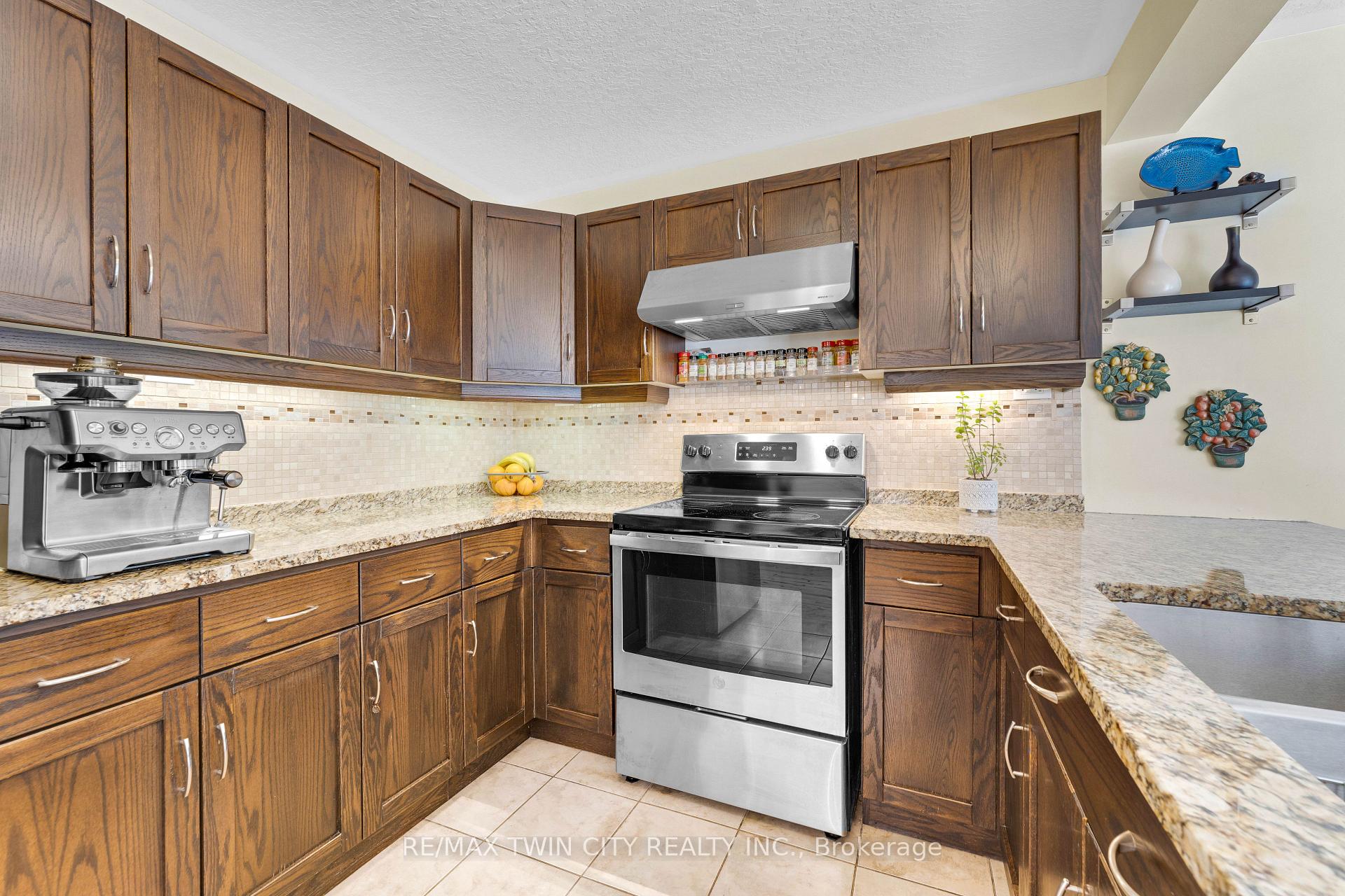 Photo 9 of 572 Altheim Crescent, Waterloo — HOMEH