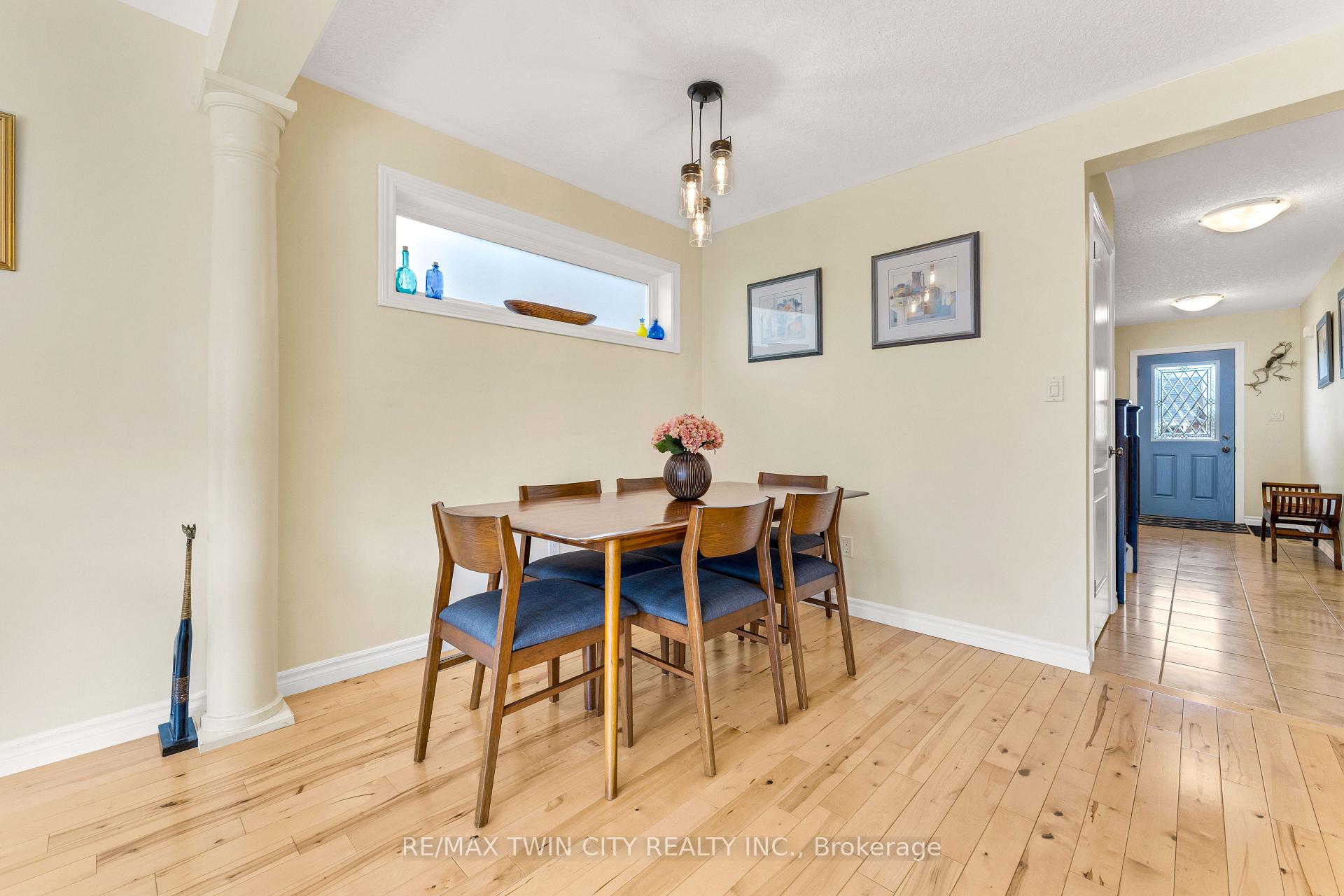 Photo 10 of 572 Altheim Crescent, Waterloo — HOMEH