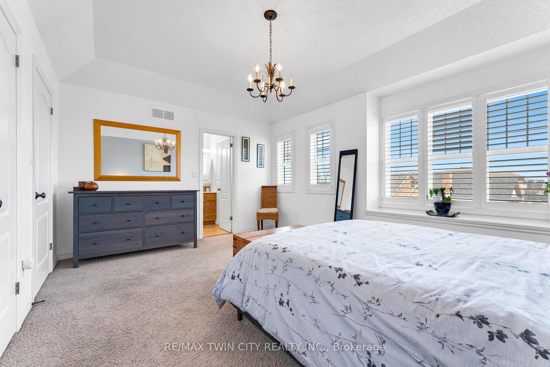 Photo 16 of 572 Altheim Crescent, Waterloo — HOMEH