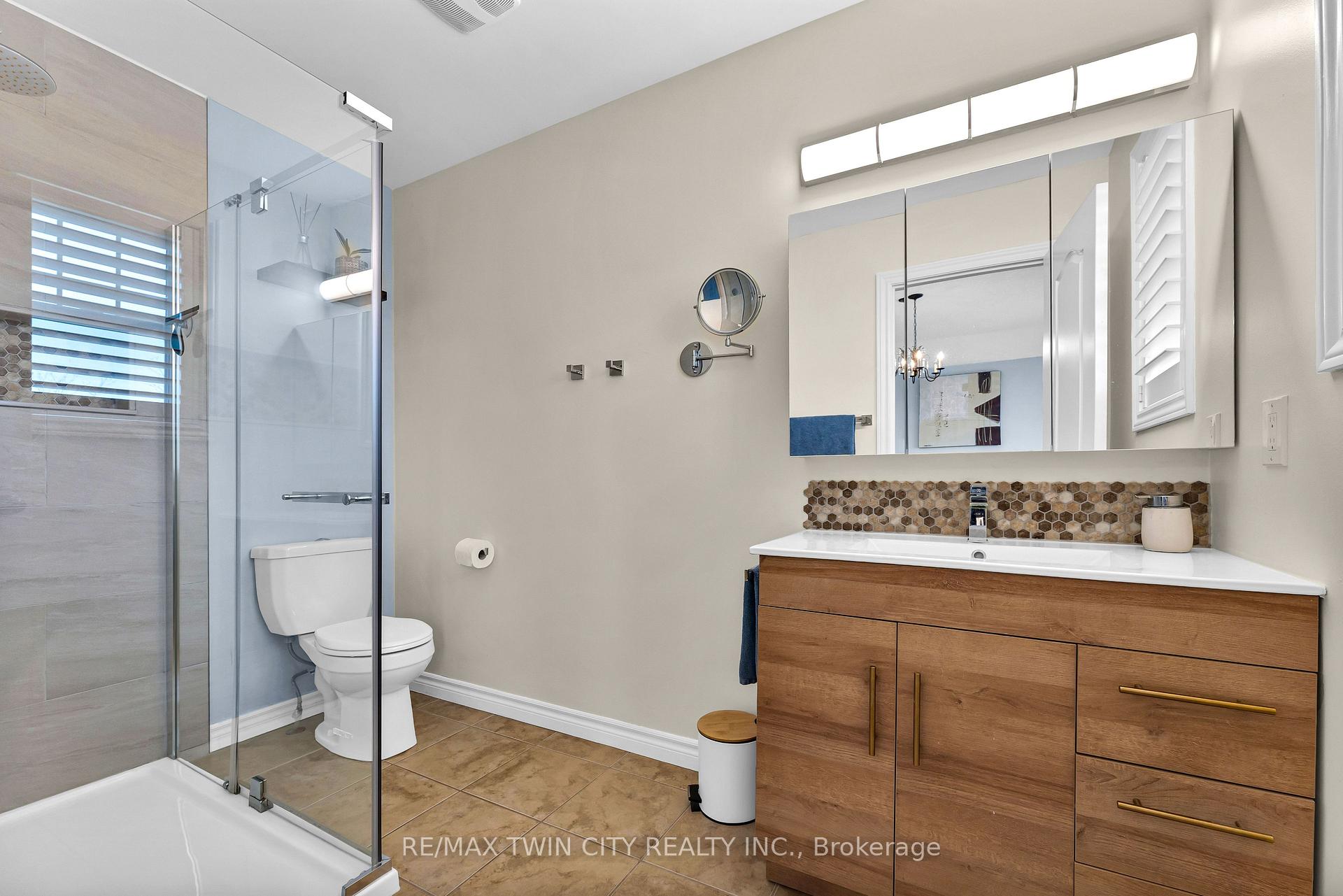 Photo 17 of 572 Altheim Crescent, Waterloo — HOMEH