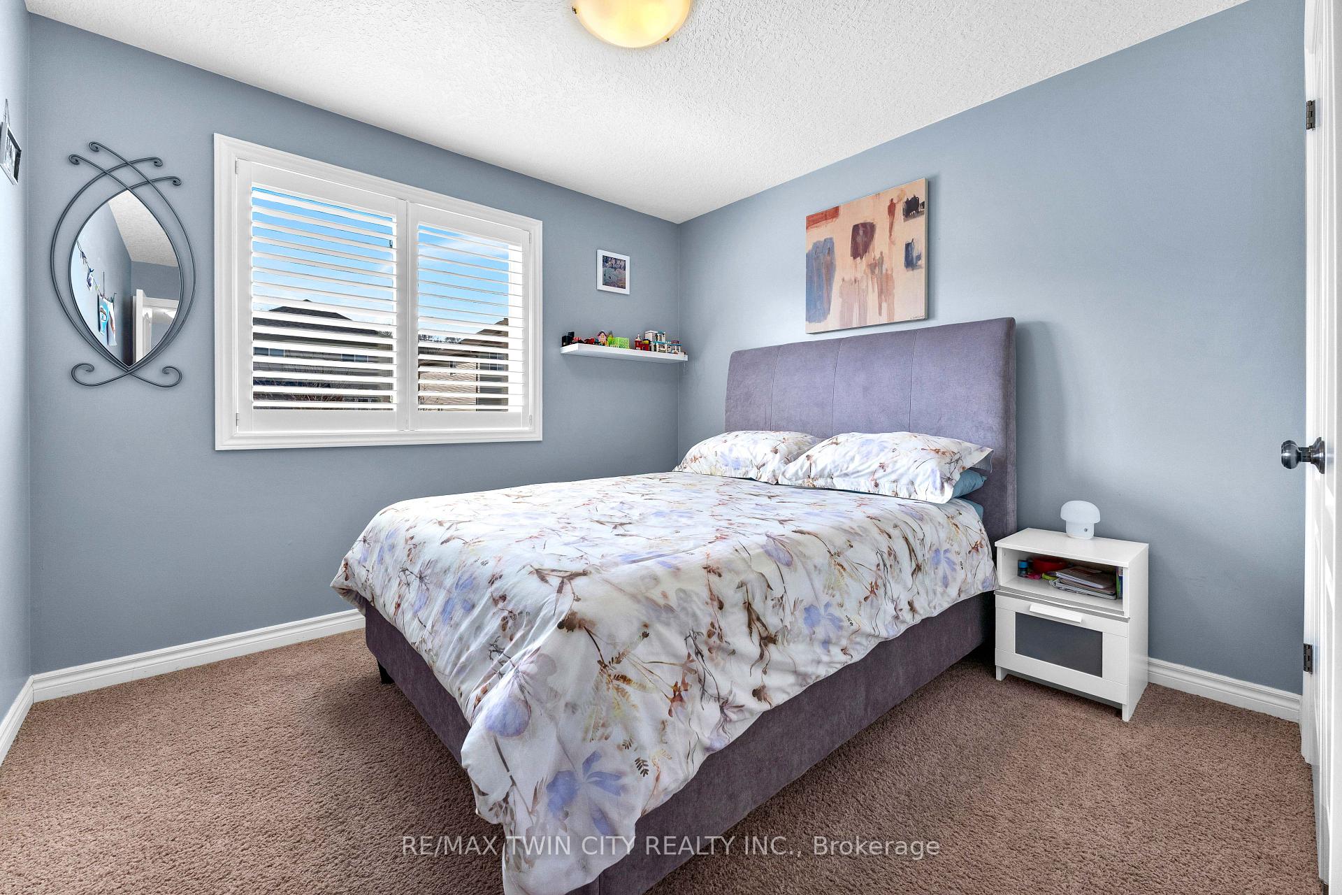 Photo 21 of 572 Altheim Crescent, Waterloo — HOMEH