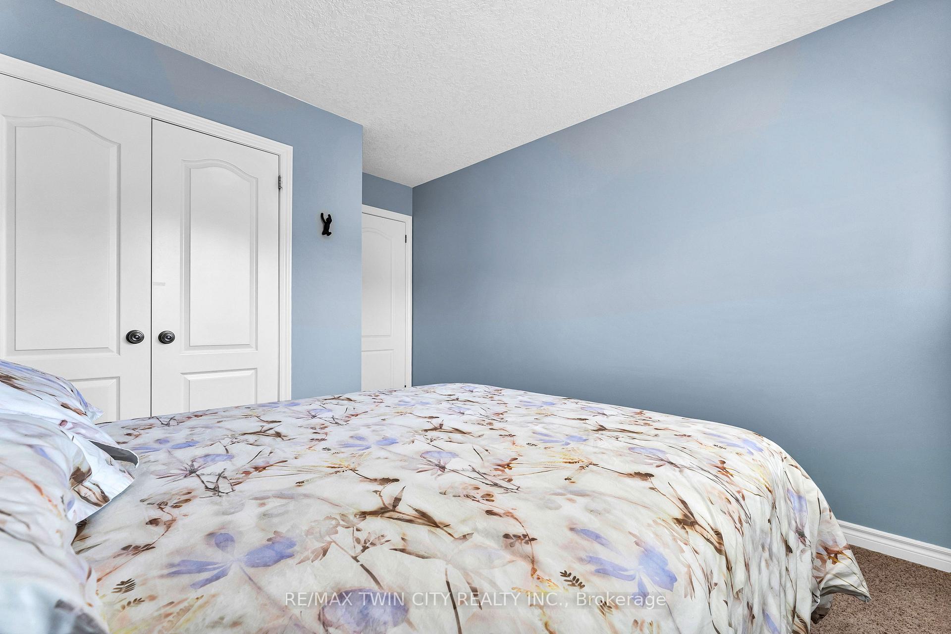 Photo 22 of 572 Altheim Crescent, Waterloo — HOMEH