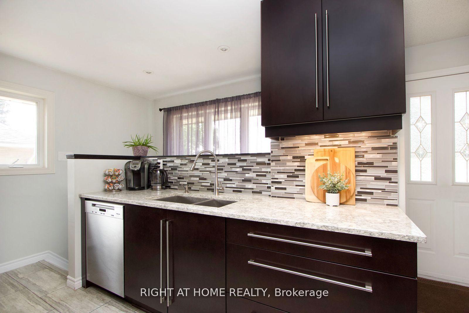 Photo 5 of 207 Hallett Avenue, Whitby, Lynde Creek — HOMEH