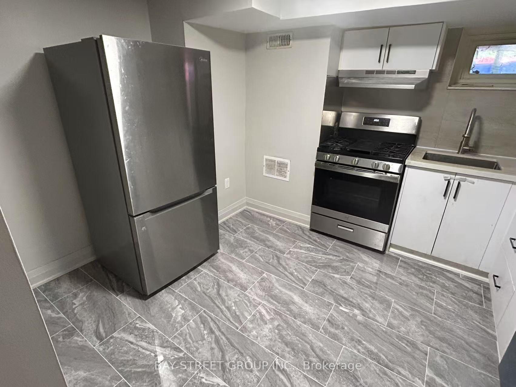 Photo 2 of Unit 1, 517 Harris Court, Whitby, Downtown Whitby — HOMEH