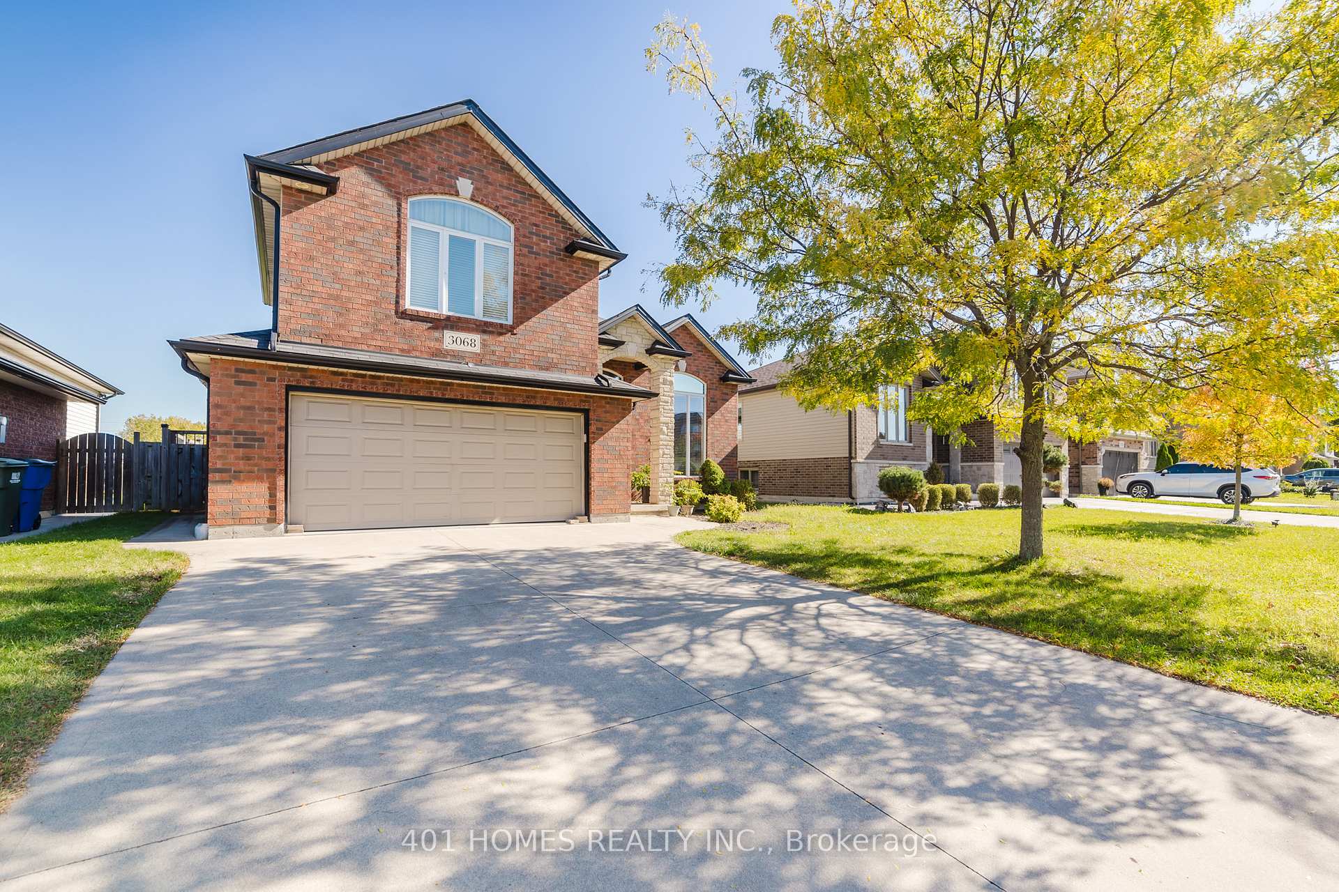 Photo 2 of 3068 Troup Crescent E, Windsor — HOMEH